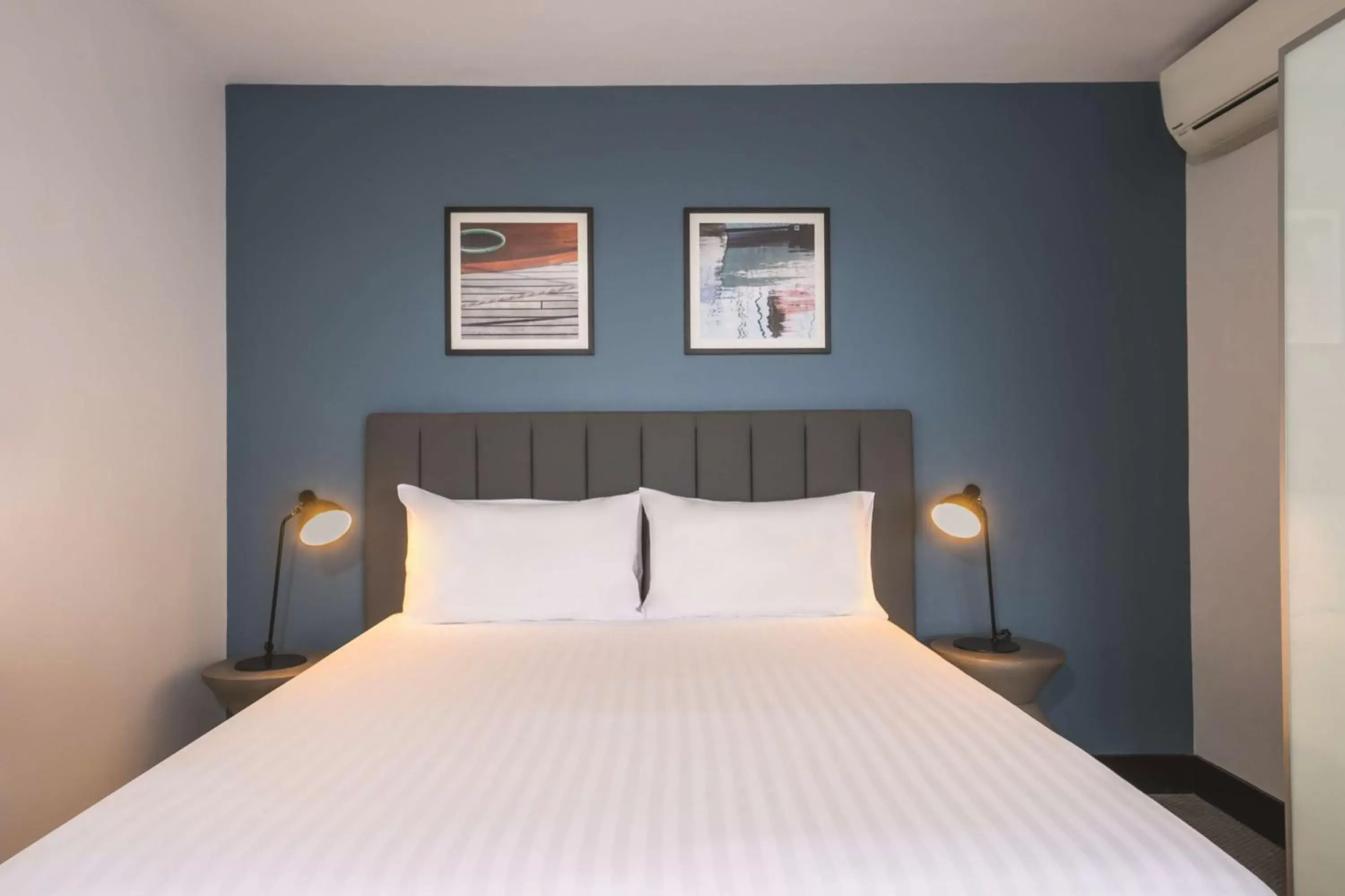 Bedroom, Bed in Travelodge Hotel Hobart Bedroom, Bed in Travelodge Hotel Hobart