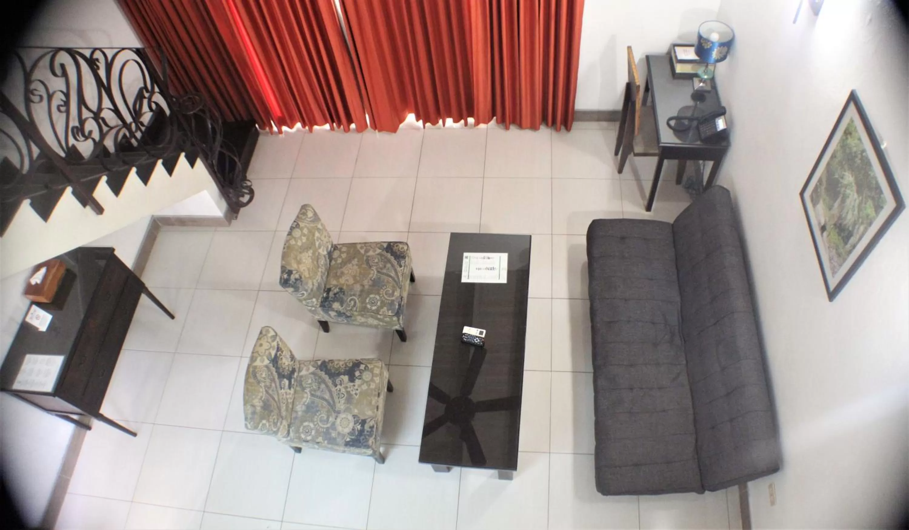 Living room in Altamont Court Hotel