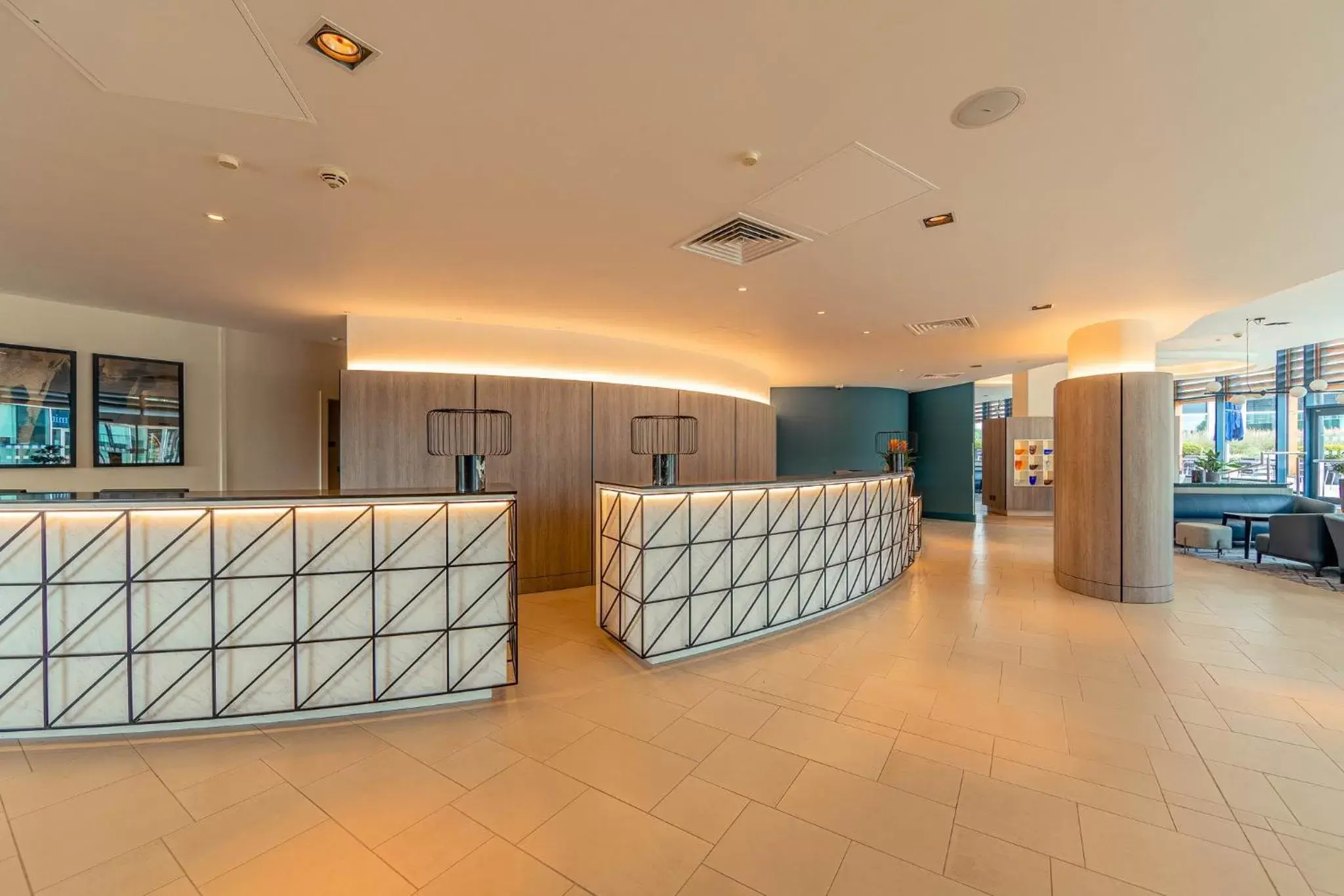 Property building, Lobby/Reception in Crowne Plaza Reading East