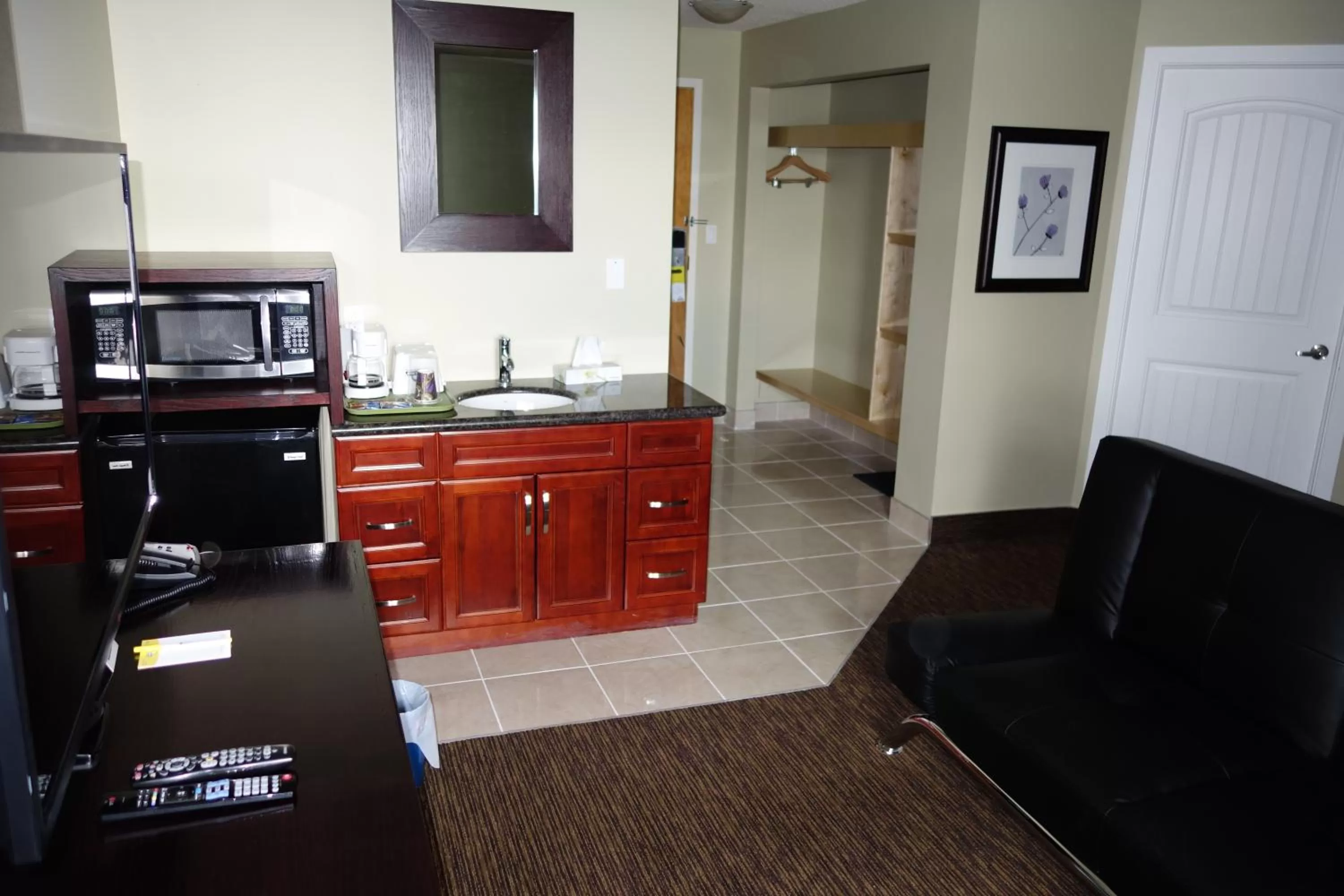 Photo of the whole room in Days Inn by Wyndham Vermilion