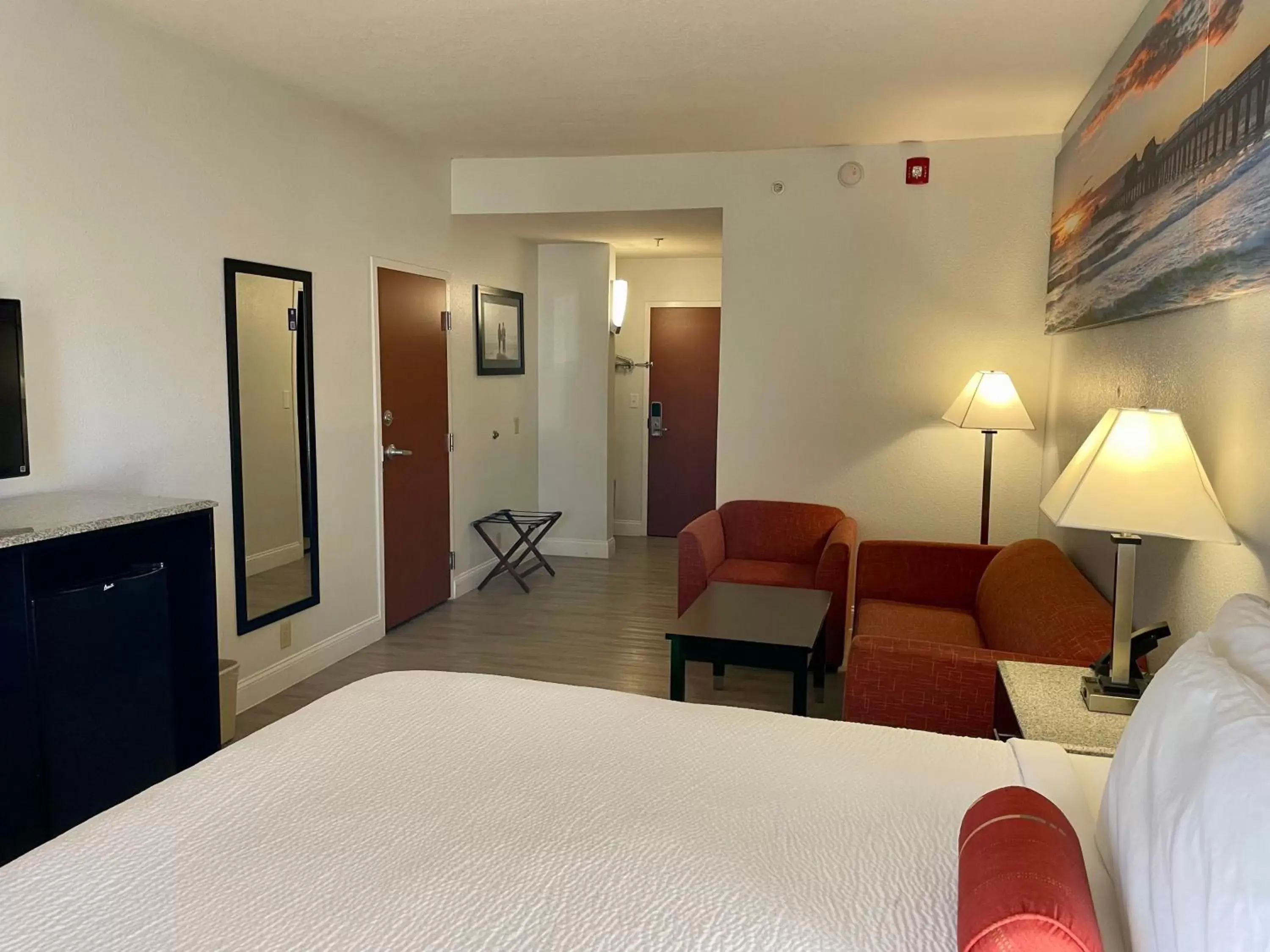 Bed in Days Inn & Suites by Wyndham Lakeland