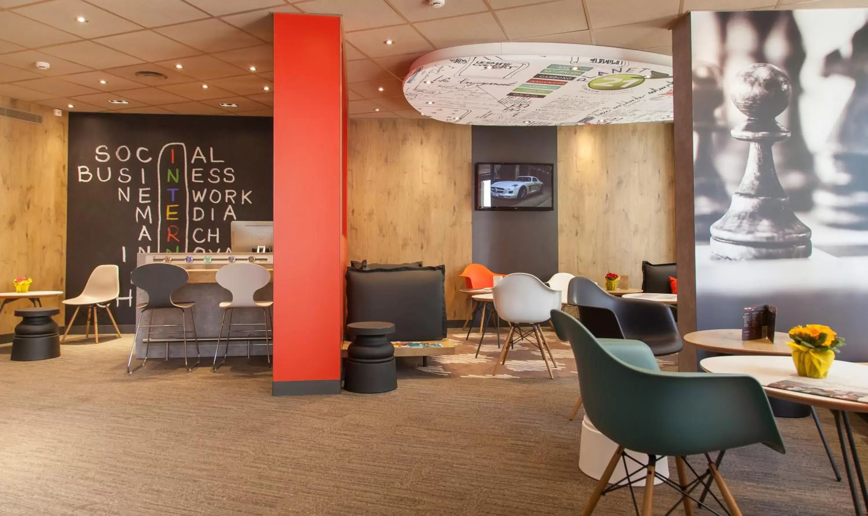 Lounge or bar, Restaurant/Places to Eat in ibis Poitiers Centre