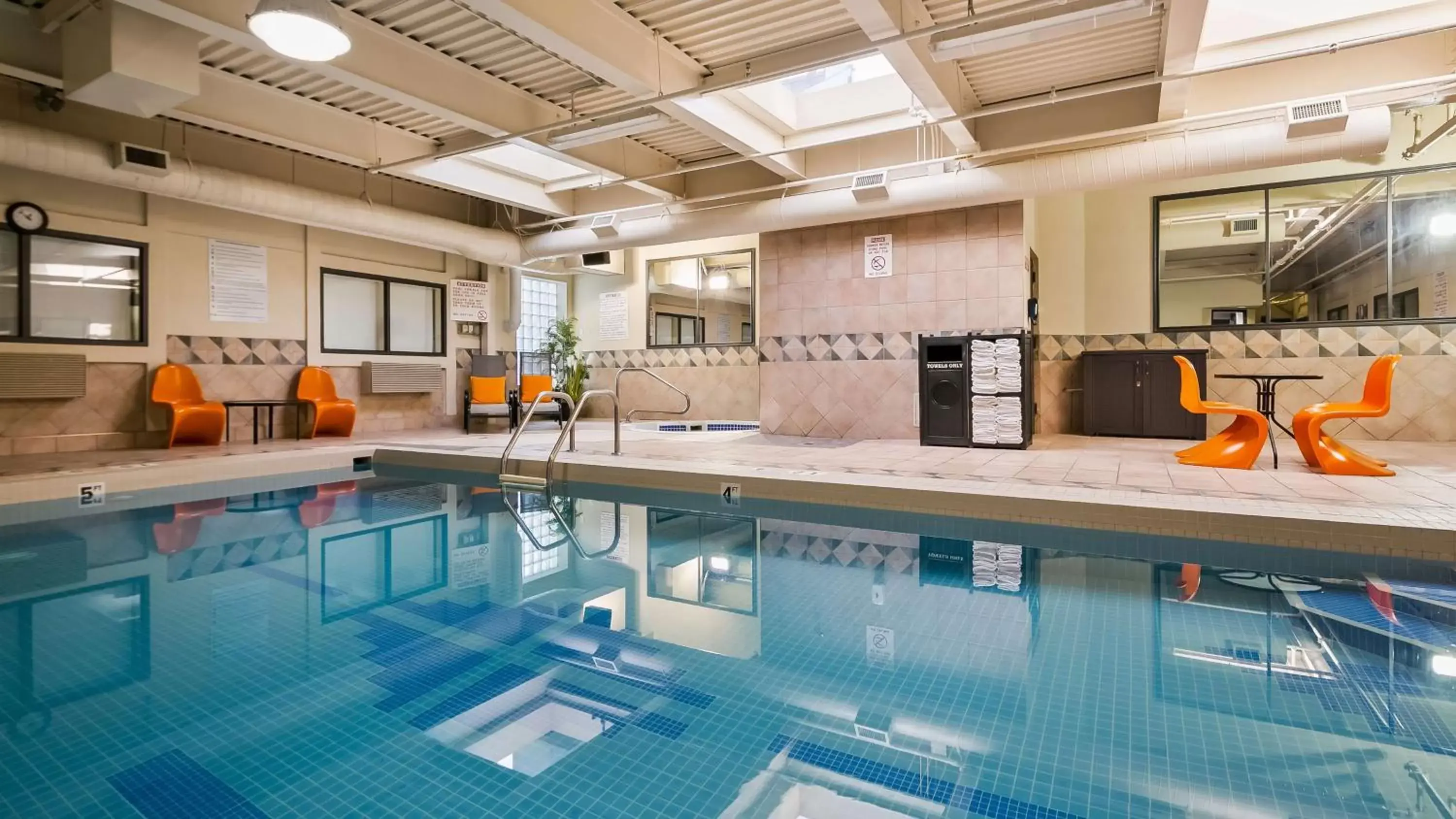 On site, Swimming Pool in Best Western Airport Inn