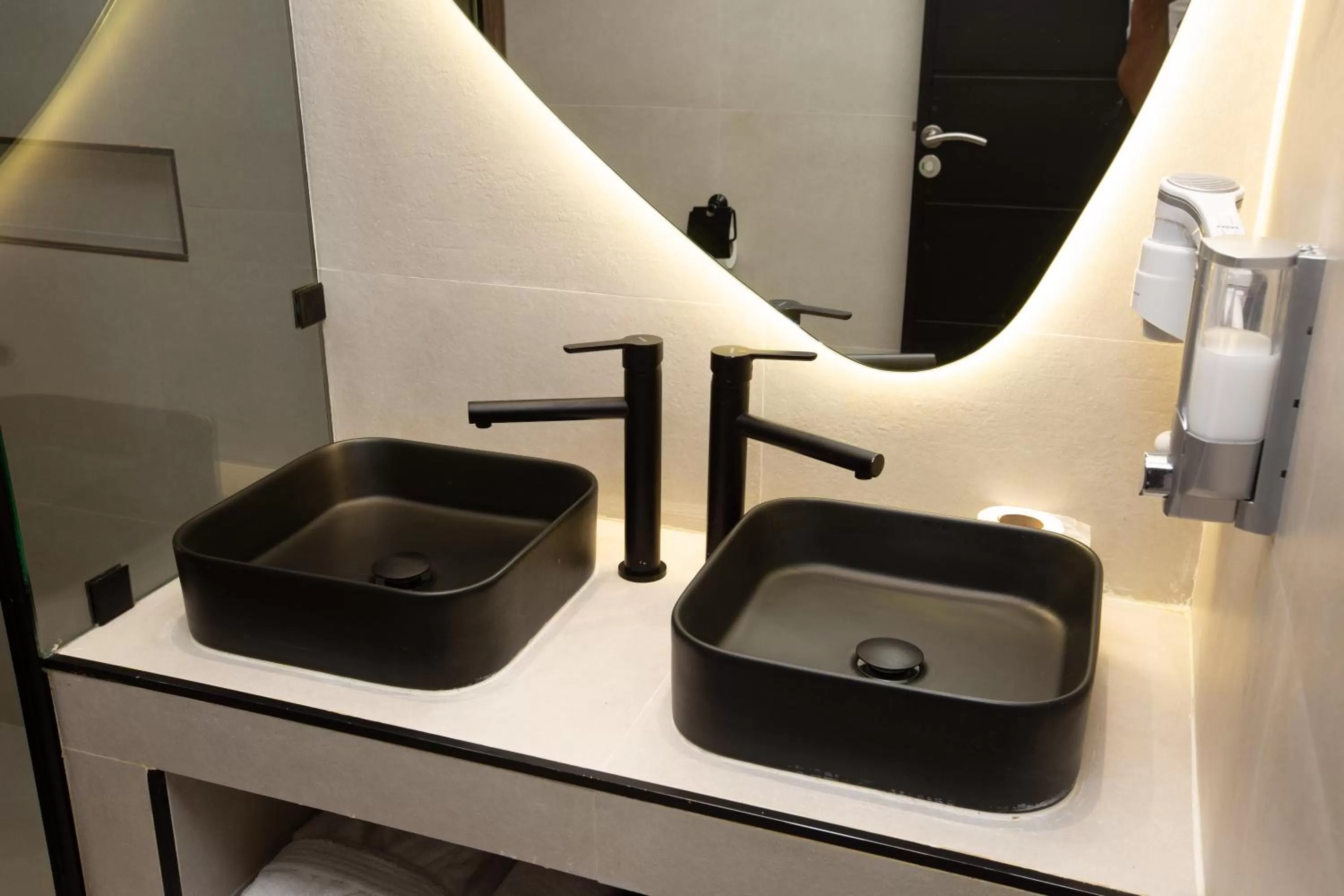 Bathroom in Le M Hôtel