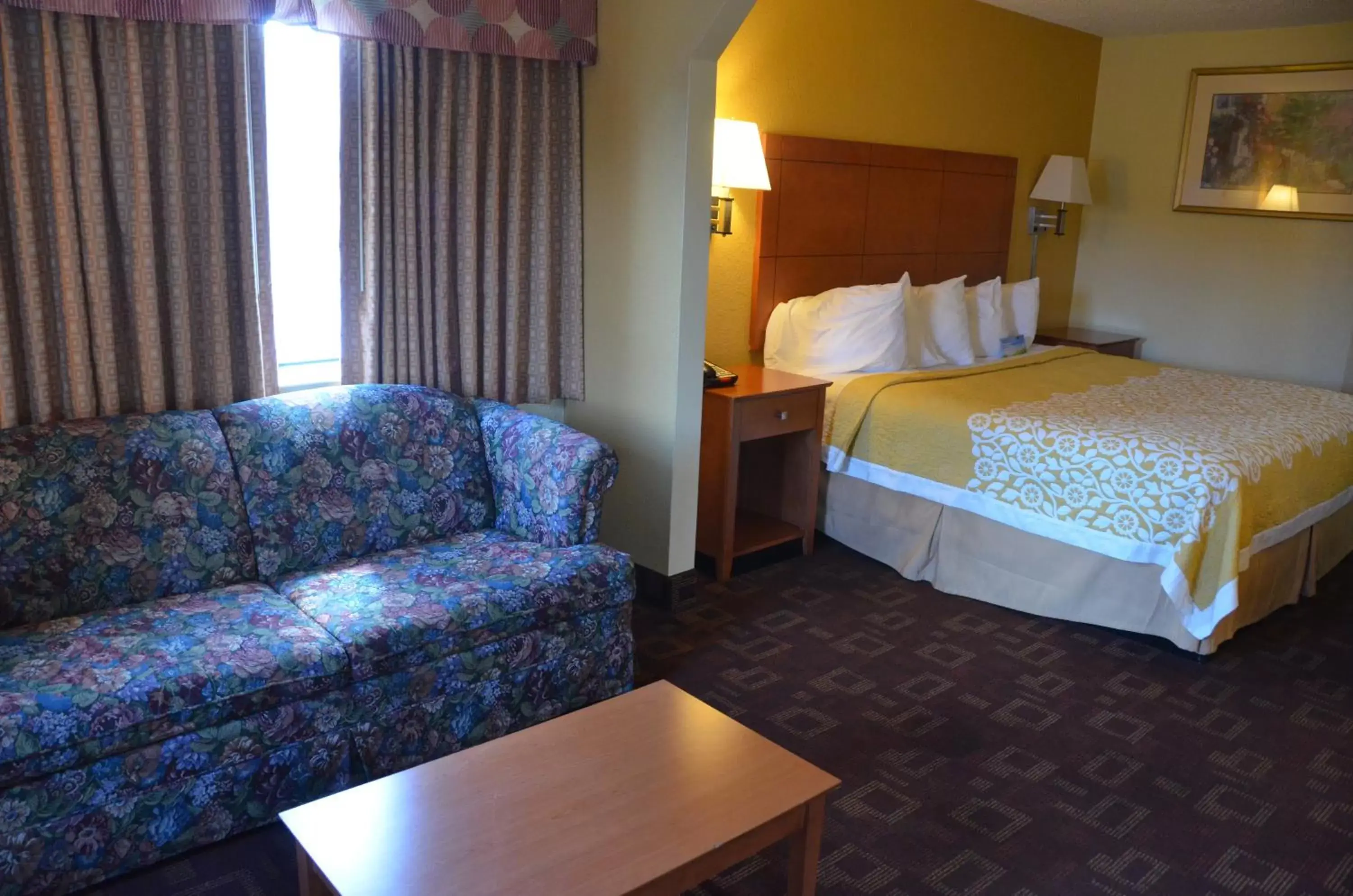 Seating area in Days Inn by Wyndham Airport Nashville East