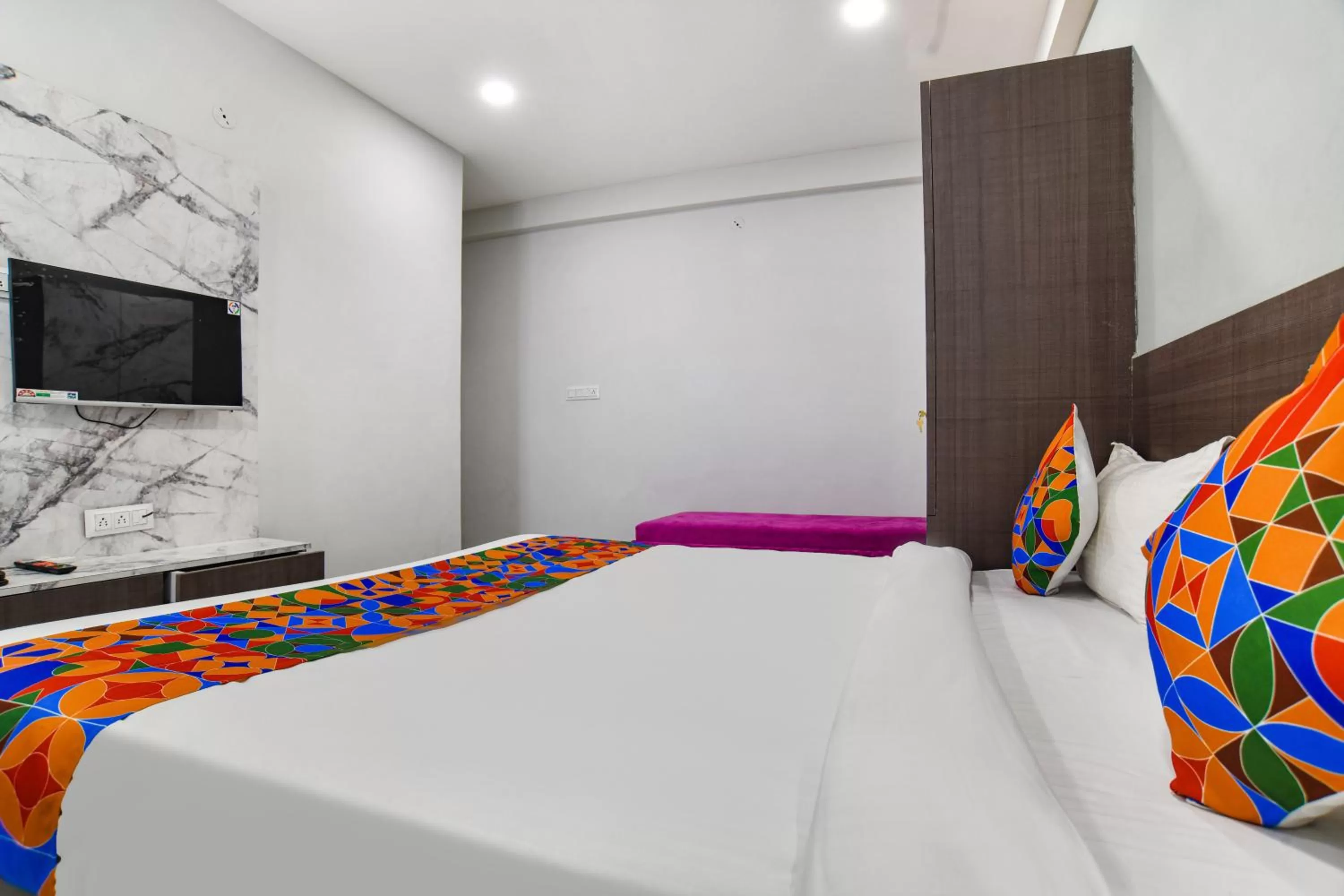 Communal lounge/ TV room, Bed in Fabhotel Grand Blue