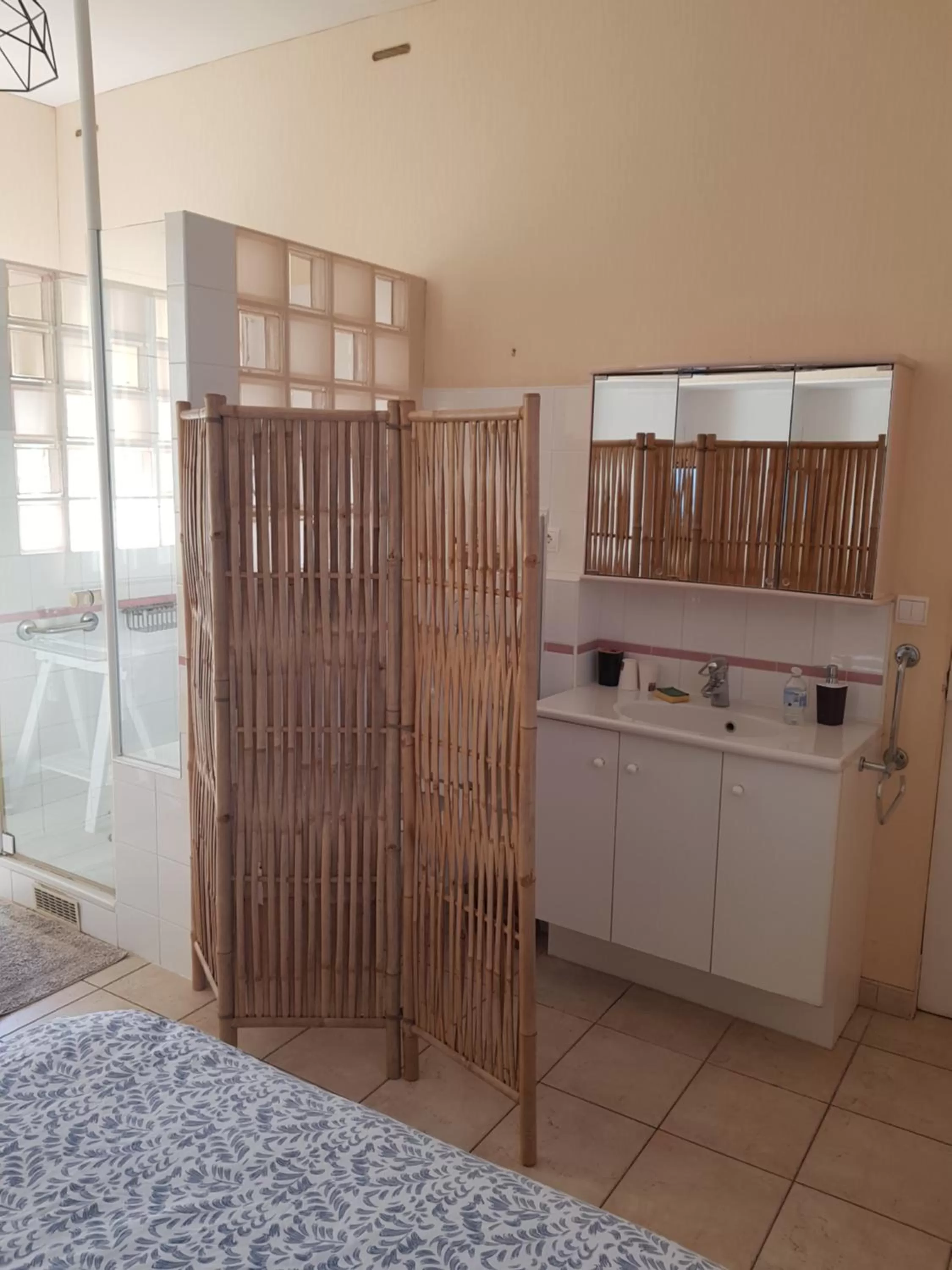 Bathroom, Bed in la ferme des ruelles