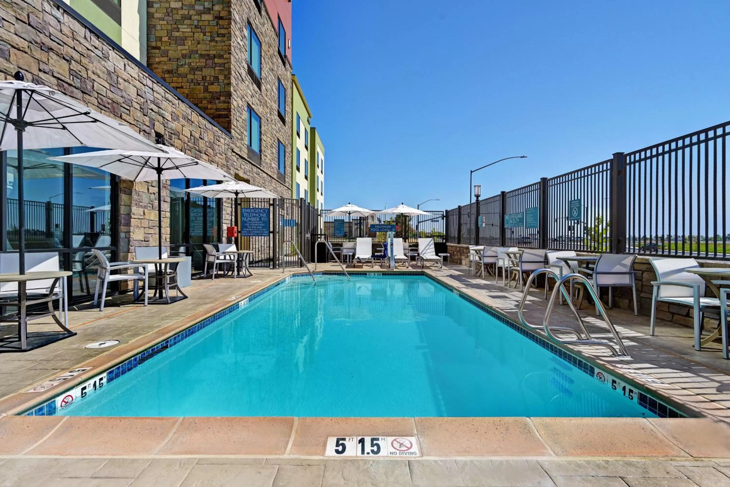 Swimming pool in TownePlace Suites Sacramento Airport Natomas