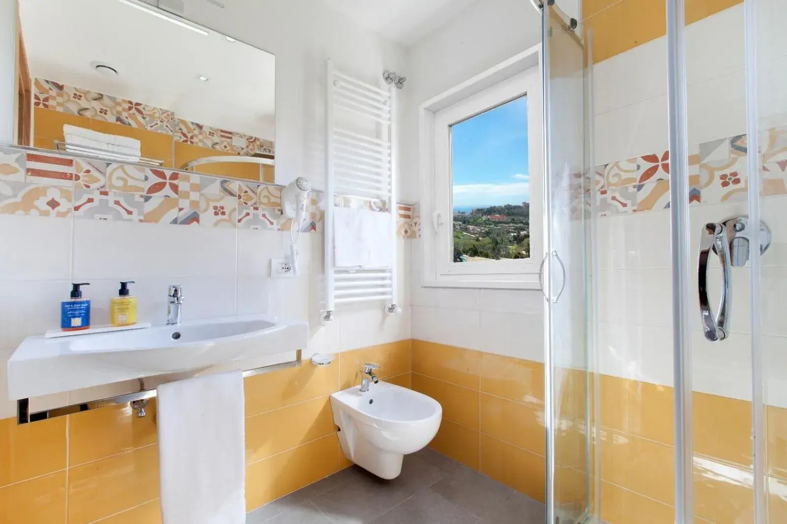 Shower, Bathroom in Hotel O Sole Mio