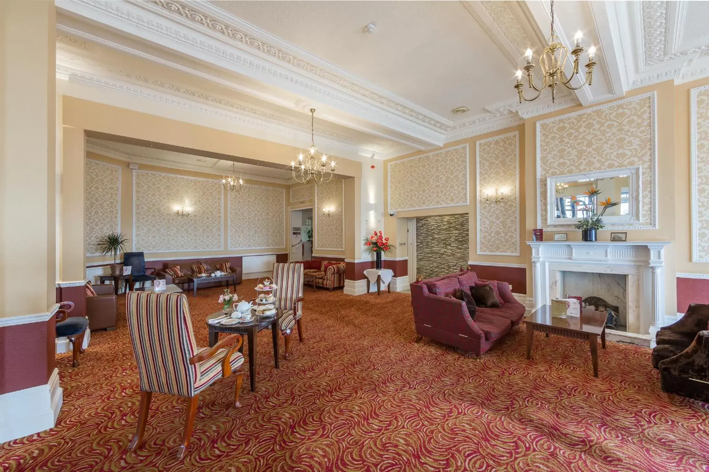 Lobby or reception in Muthu Westcliff Hotel (Near London Southend Airport)