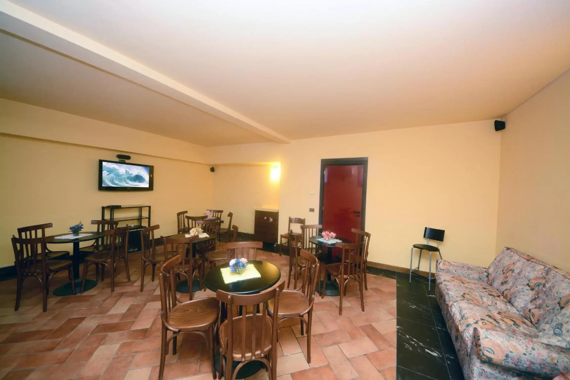 Communal lounge/ TV room, Restaurant/Places to Eat in Bike & Family Hotel Derby