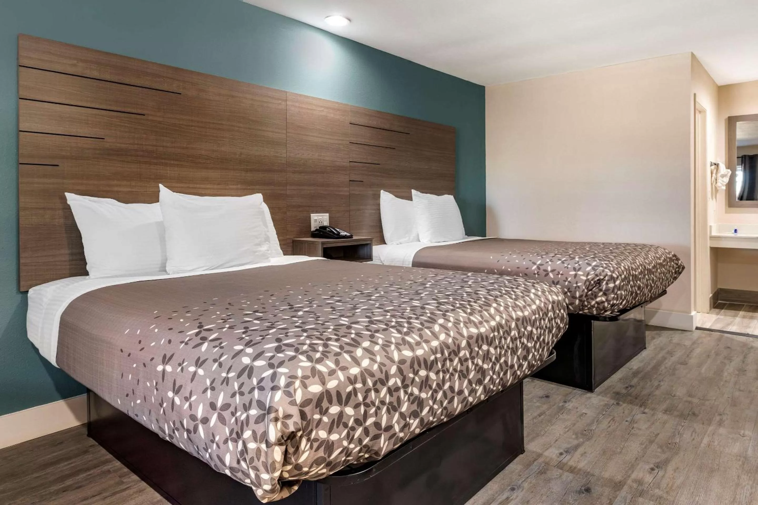 Photo of the whole room in Rodeway Inn