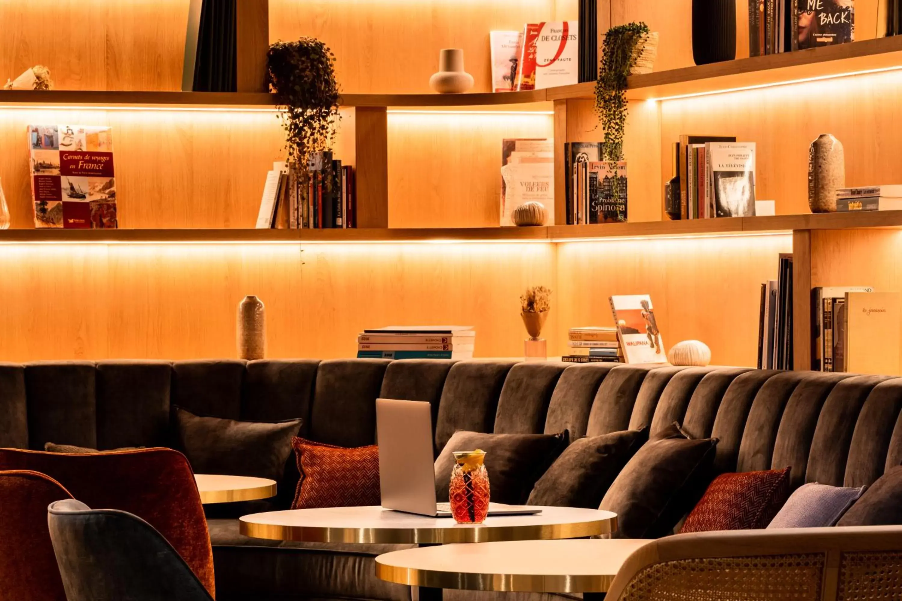 Living room, Lounge/Bar in Best Western Plus l'Orée Paris Sud