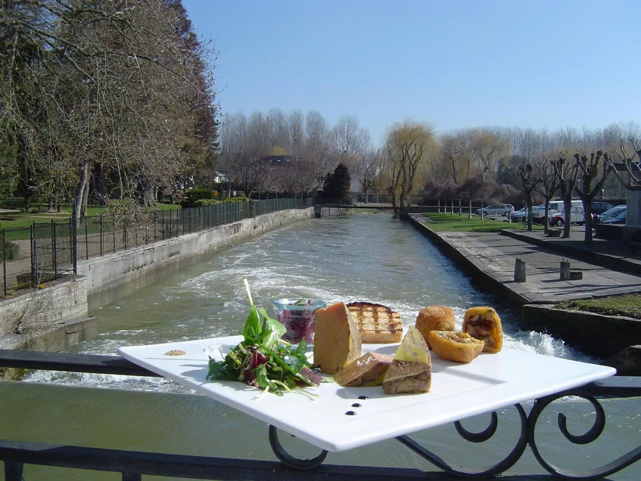 Restaurant/places to eat in The Originals Boutique, Hôtel Le George , Loches