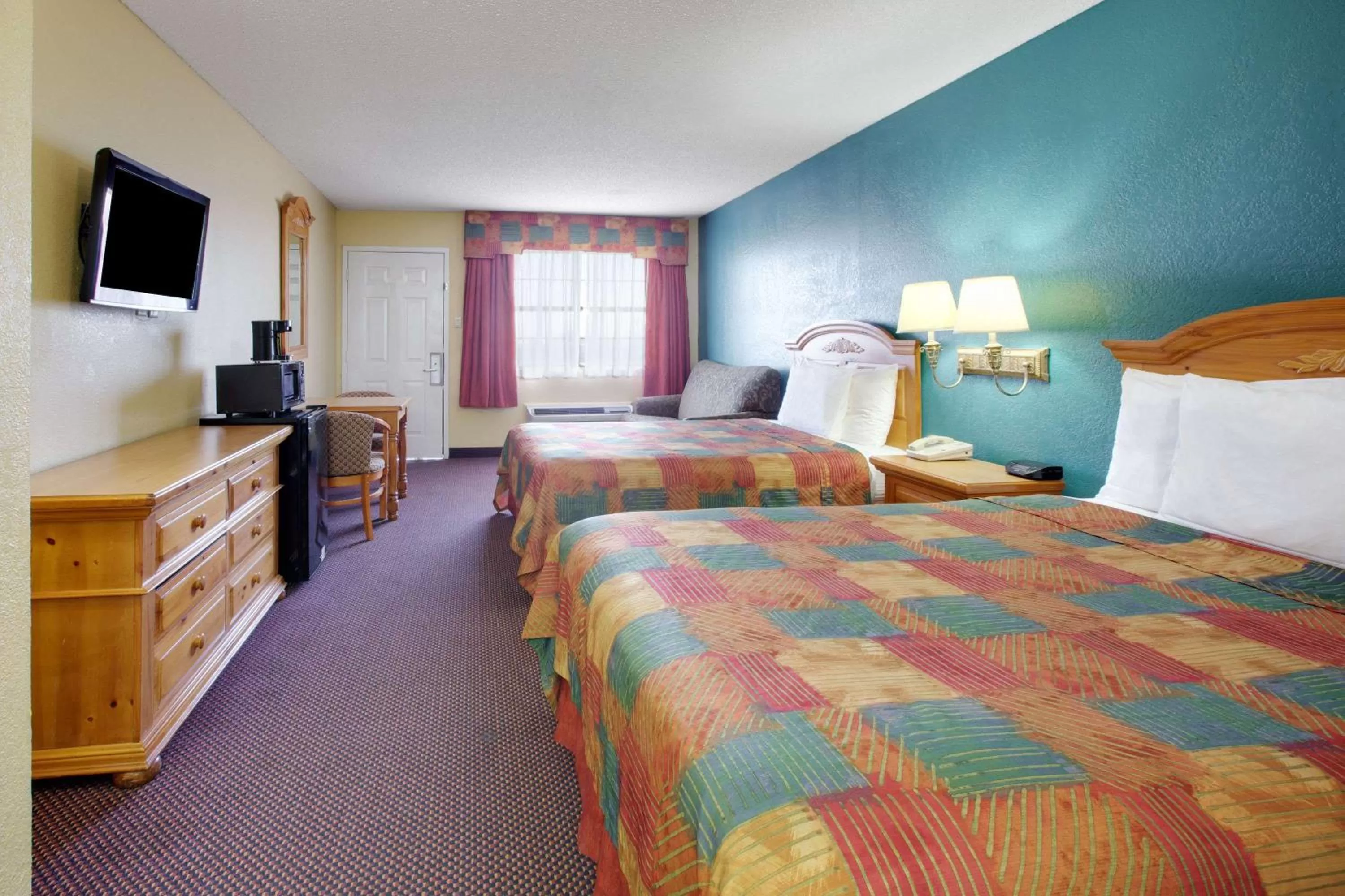 Photo of the whole room, Bed in Baymont by Wyndham Terrell