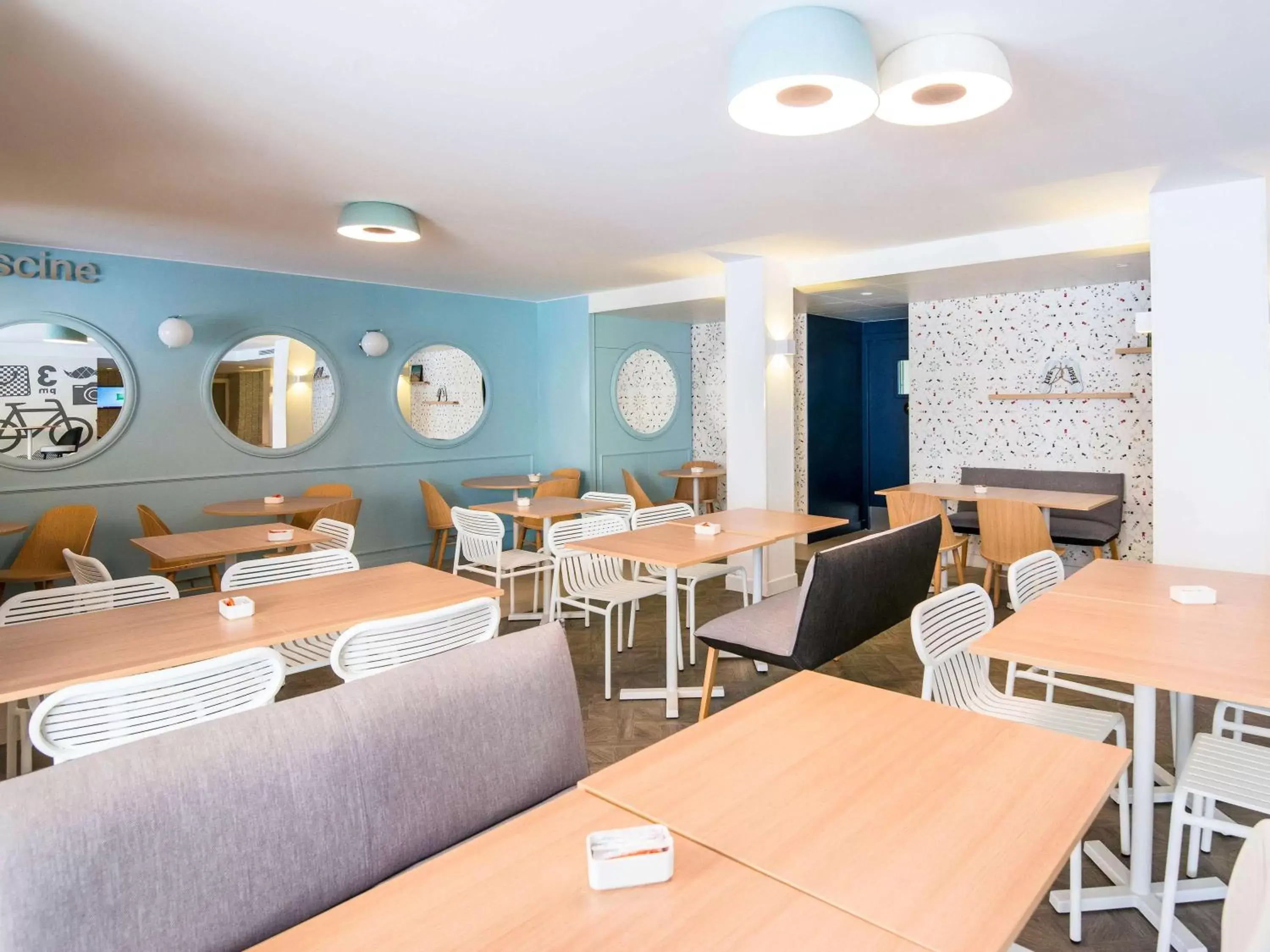 Restaurant/Places to Eat in ibis Styles Nice Cap 3000