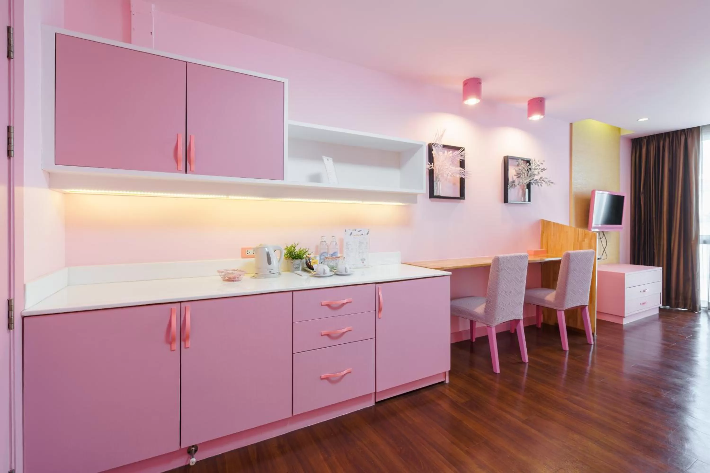 Kitchen or kitchenette in Lantana Resort Hotel Bangkok