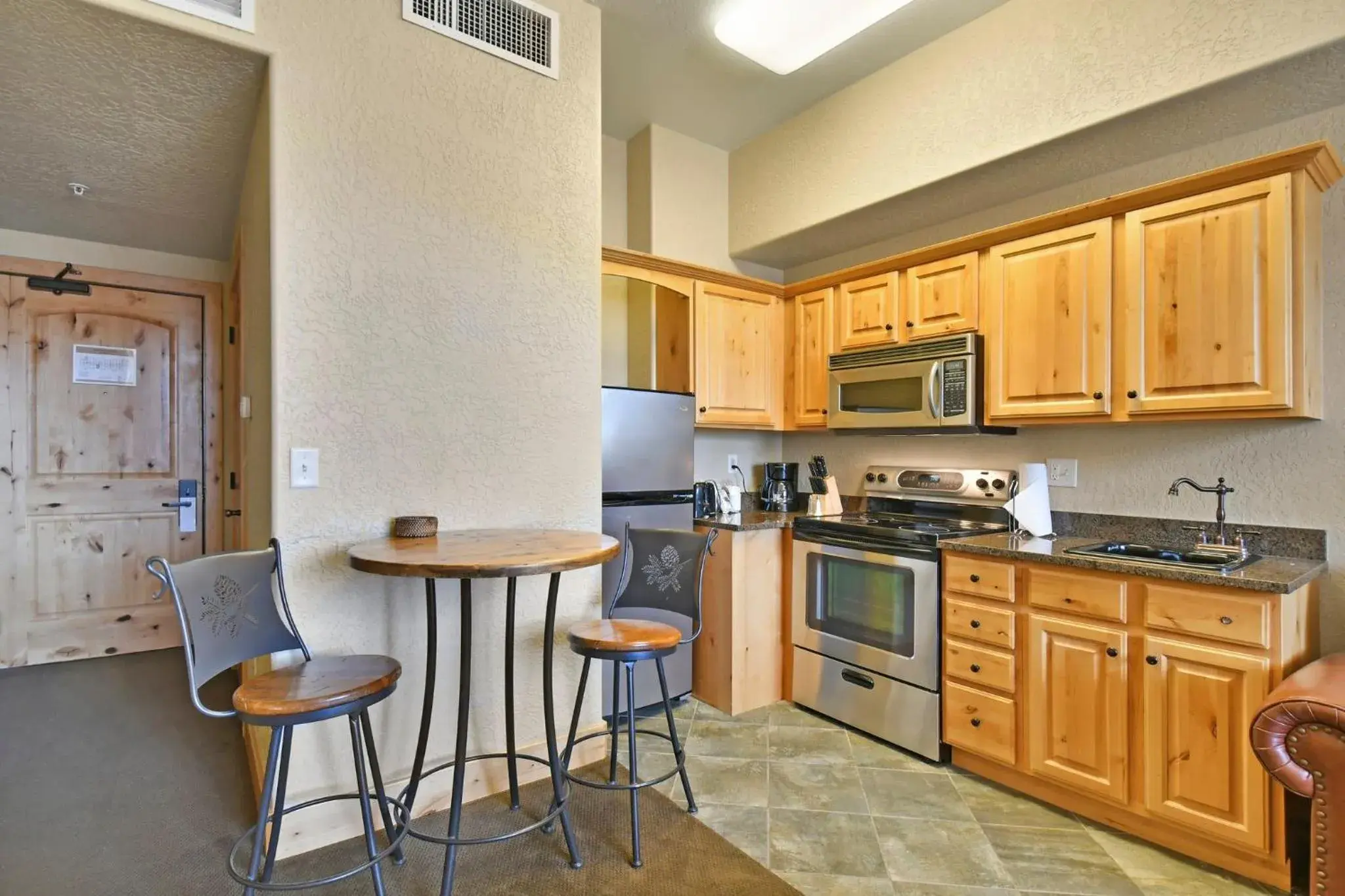 Kitchen or kitchenette, Kitchen/Kitchenette in Red Roof Inn & Suites Galloway