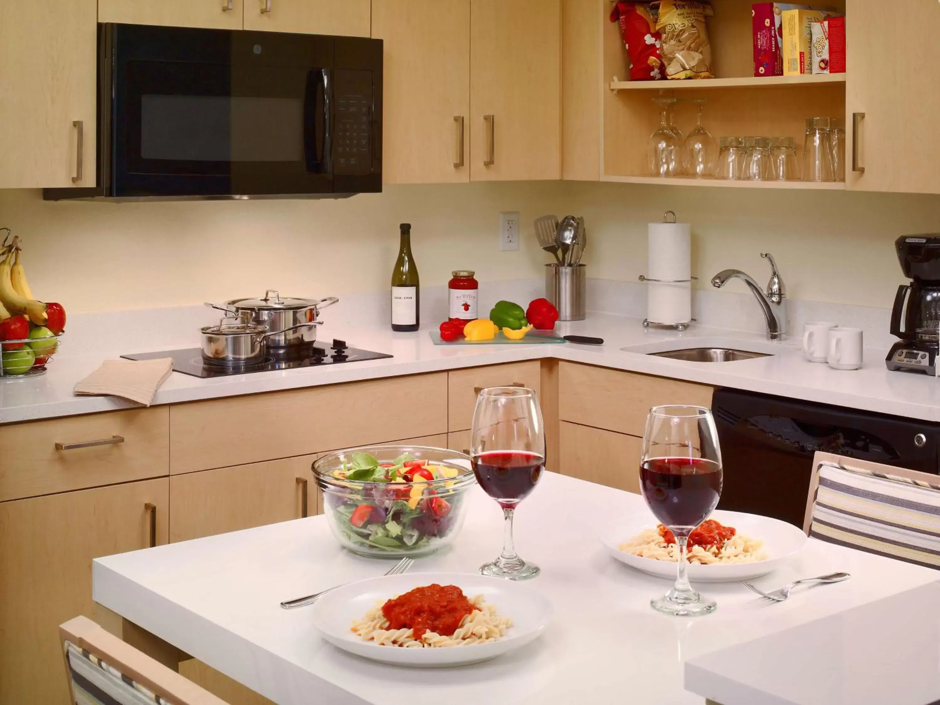 Kitchen or kitchenette, Kitchen/Kitchenette in Sonesta ES Suites Somerset