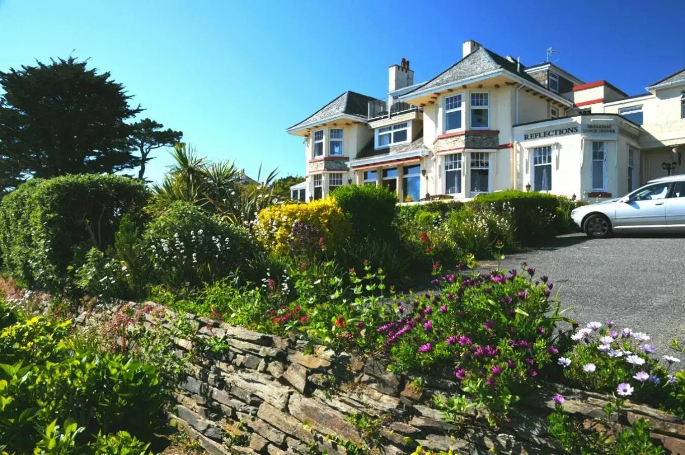 Facade/entrance, Property Building in Porth Avallen Hotel