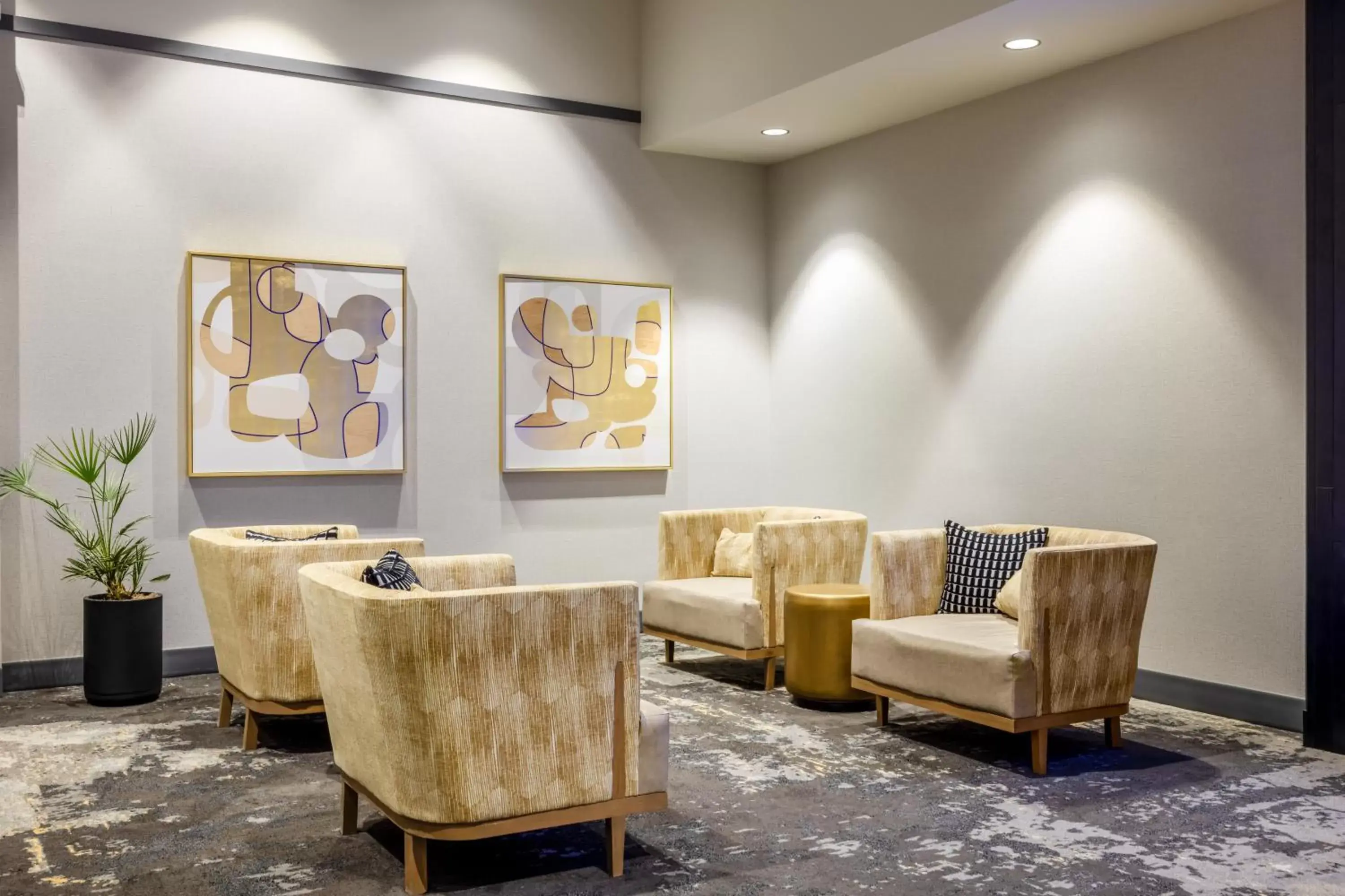 Meeting/conference room, Lobby/Reception in Crowne Plaza - Kearney, an IHG Hotel