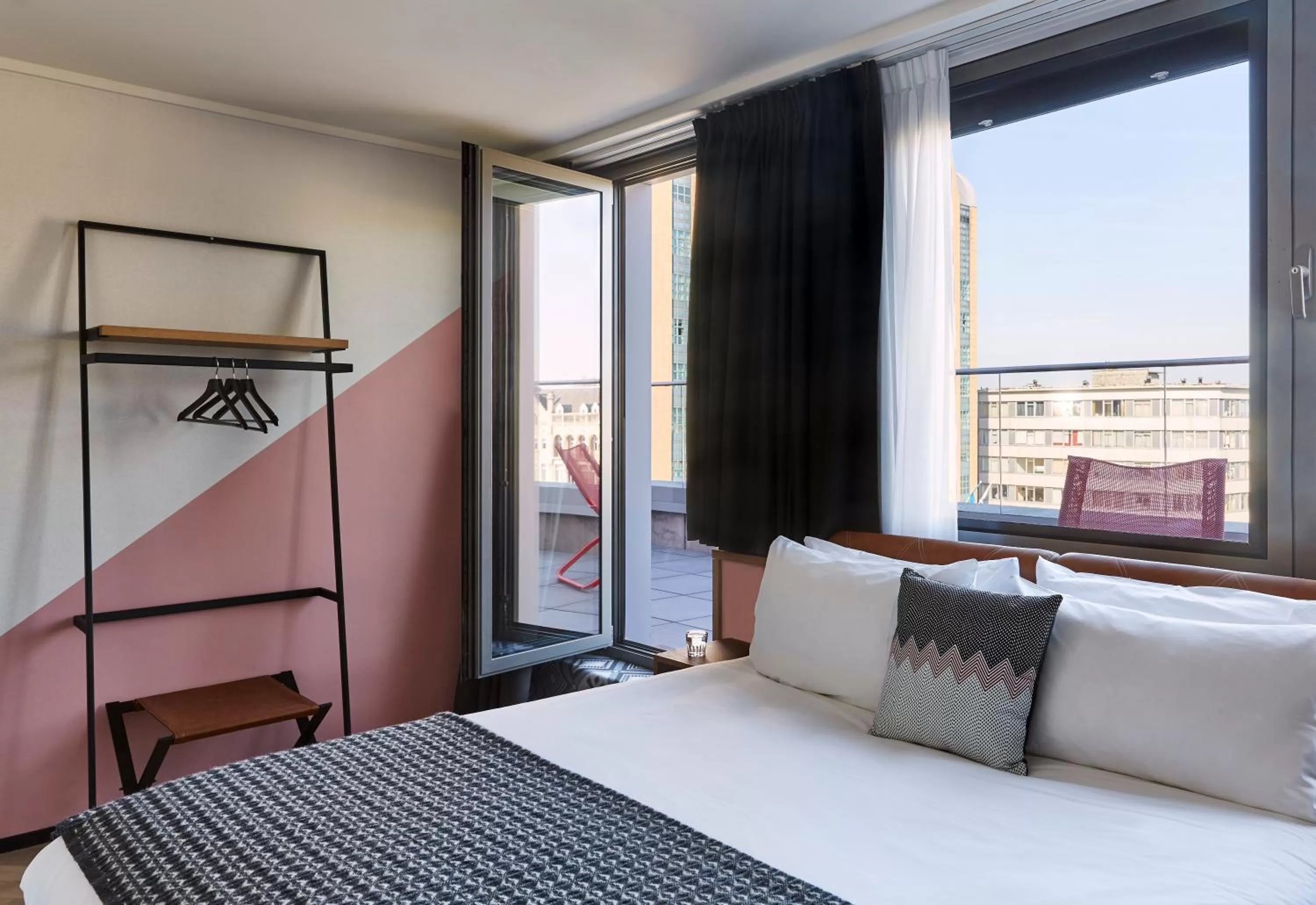 Photo of the whole room, Bed in Hotel Indigo Antwerp City Centre by IHG