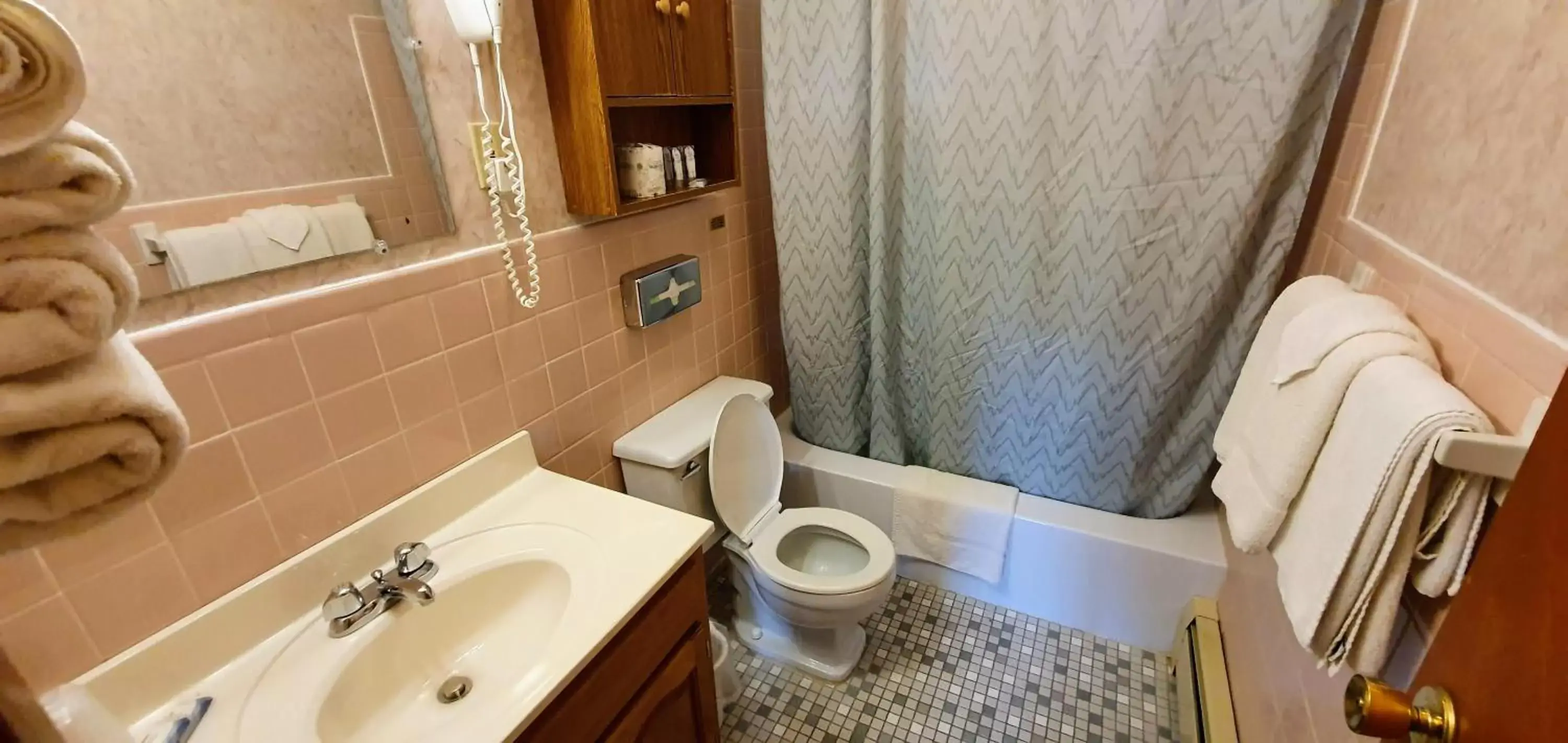 Bathroom in Red Ranch Inn