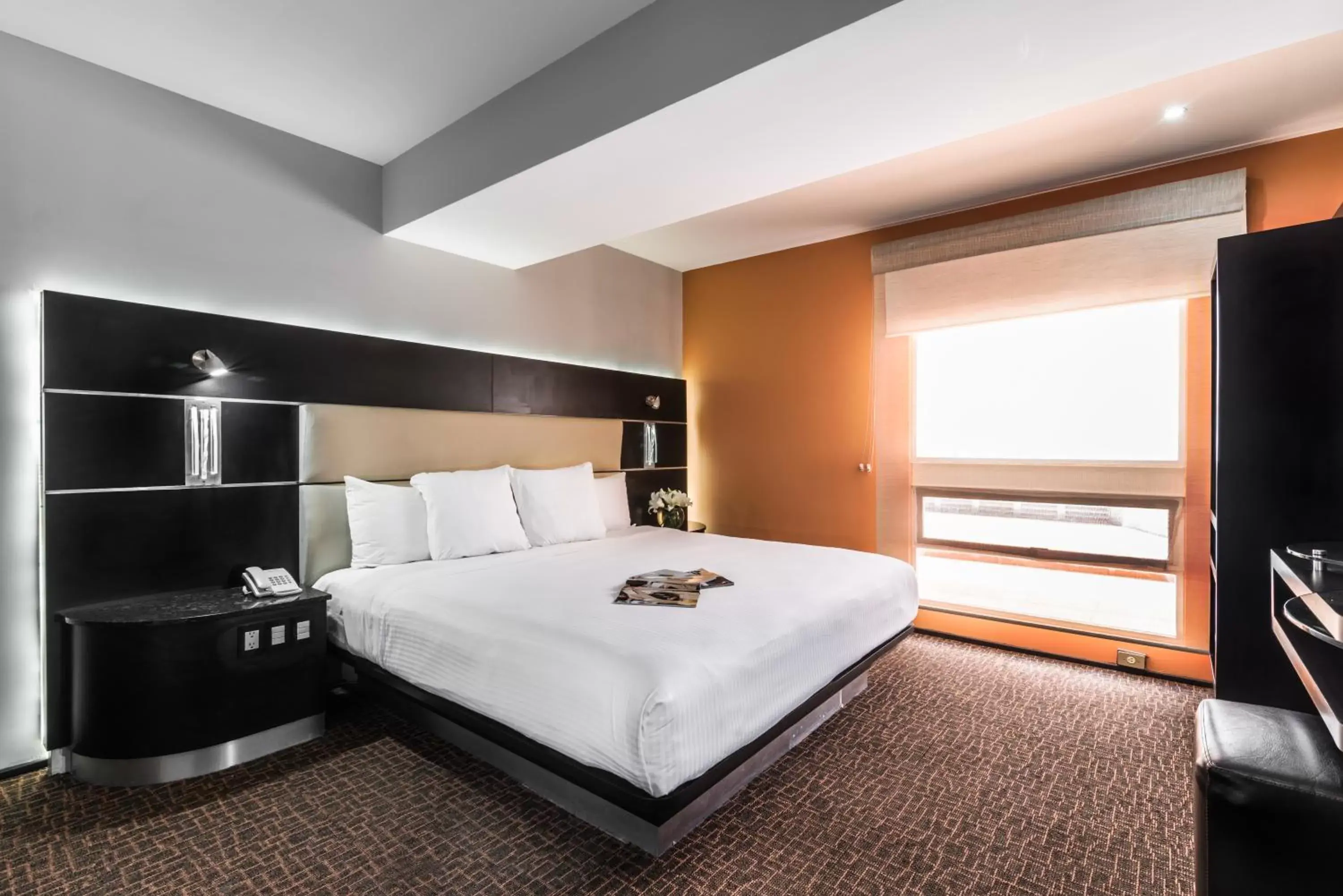 Photo of the whole room, Bed in Exe Cities Reforma