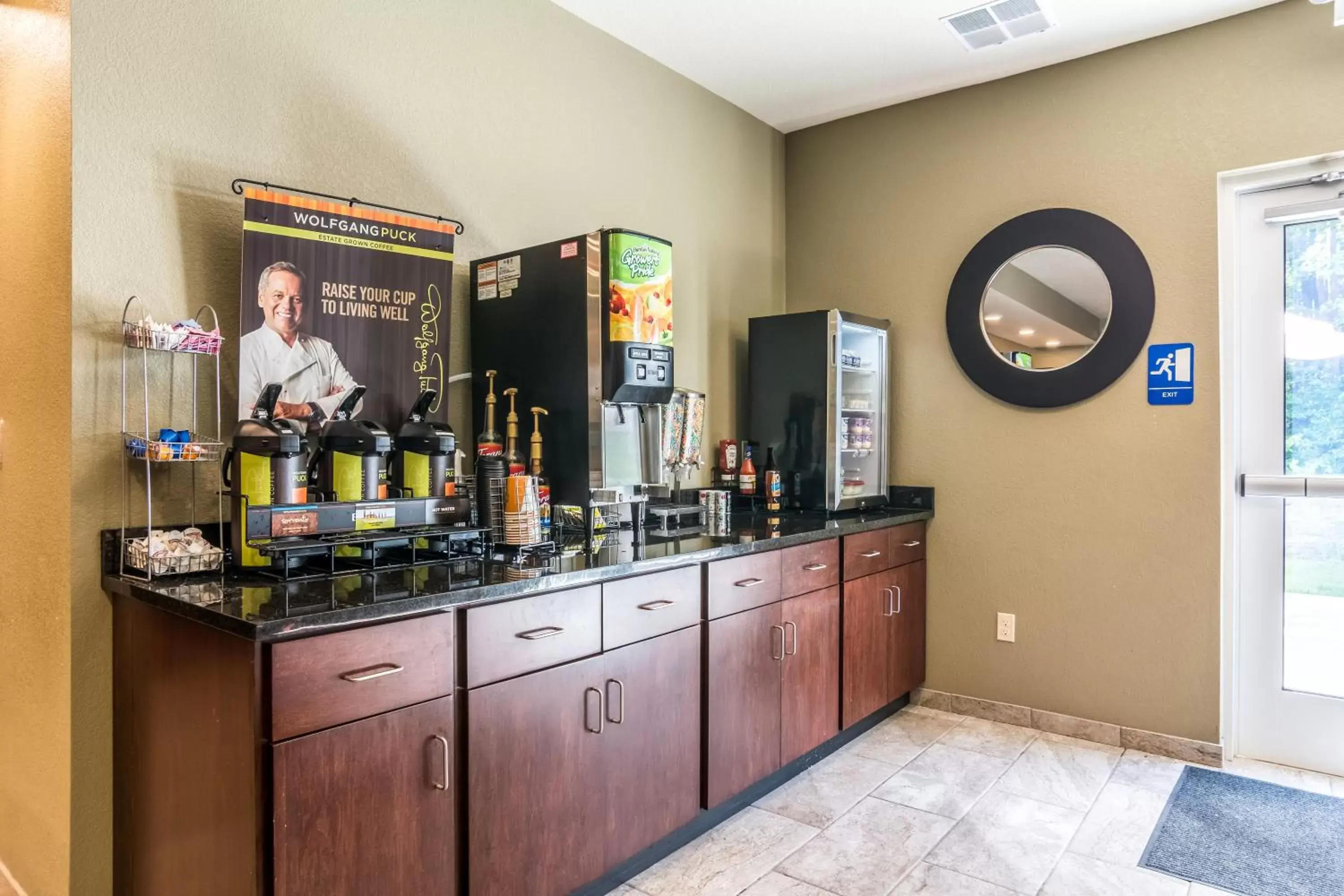 Coffee/tea facilities in Cobblestone Hotel & Suites - Greenville