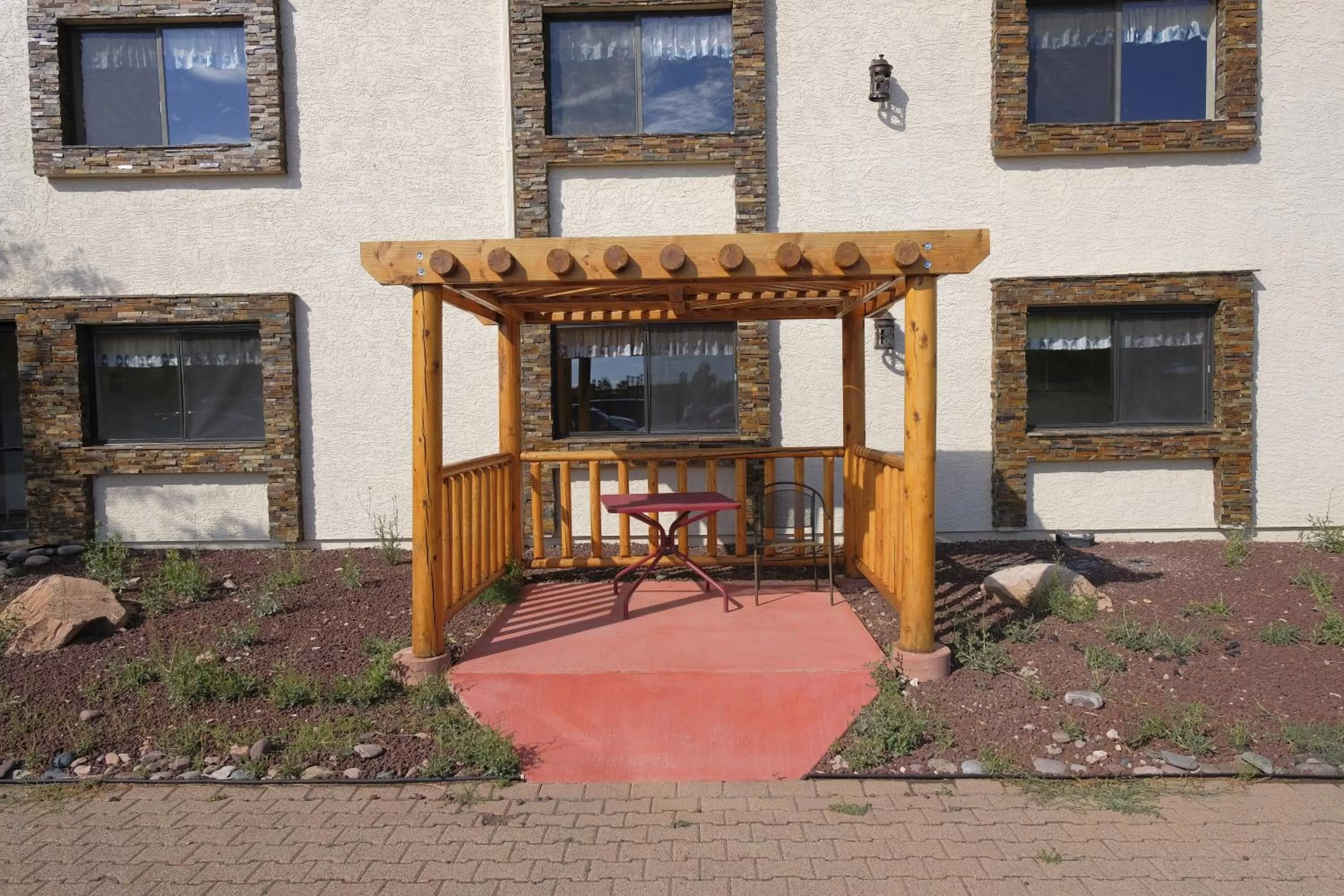 Patio in Grand Canyon Inn and Motel - South Rim Entrance