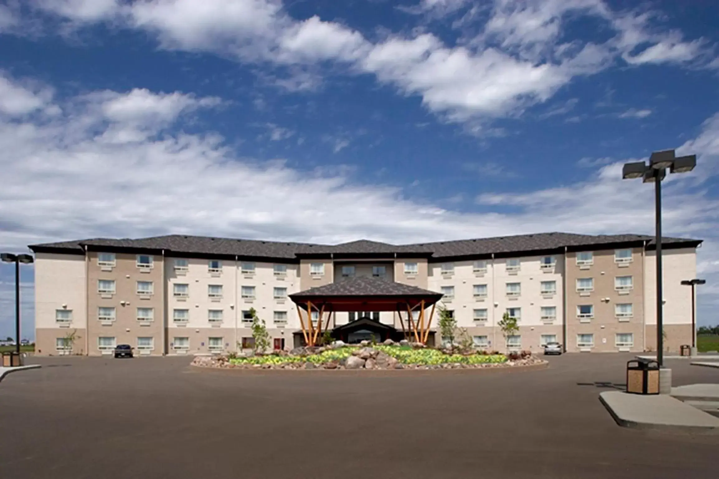 Facade/entrance in Gold Eagle Lodge