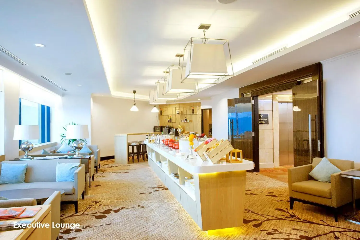 Lounge or bar, Restaurant/Places to Eat in Menara Peninsula Hotel