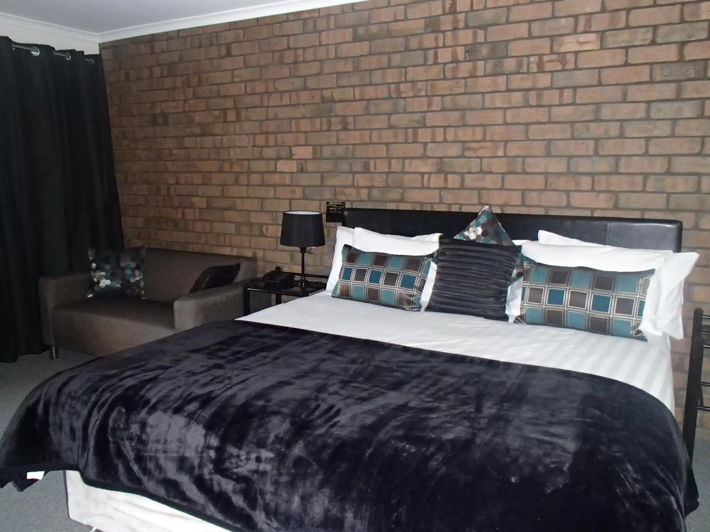 Bedroom, Bed in City Colonial Motor Inn