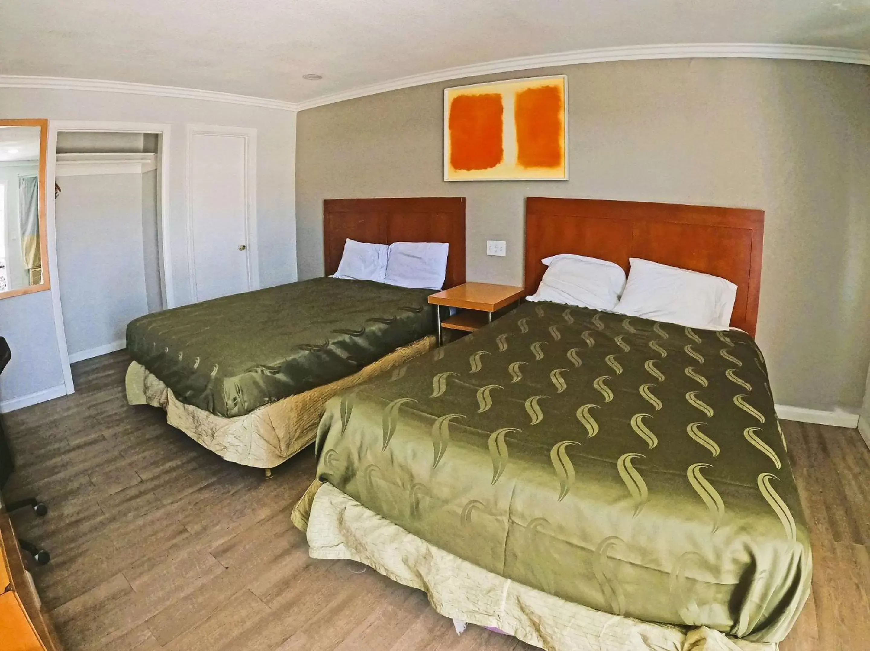 Bedroom, Bed in Rodeway Inn & Suites Ridgecrest