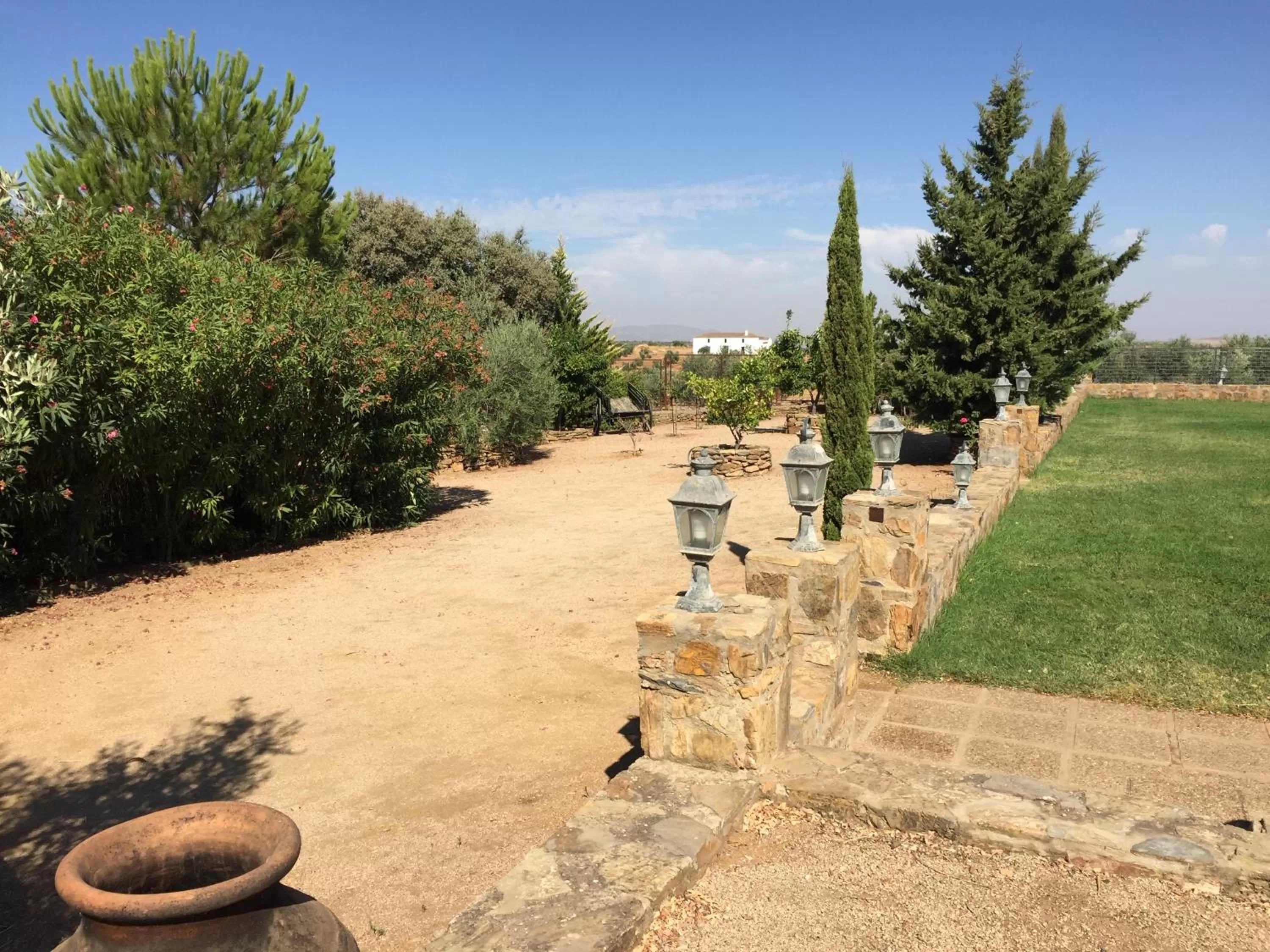Garden in Apartamentos Atalayas Extremadura