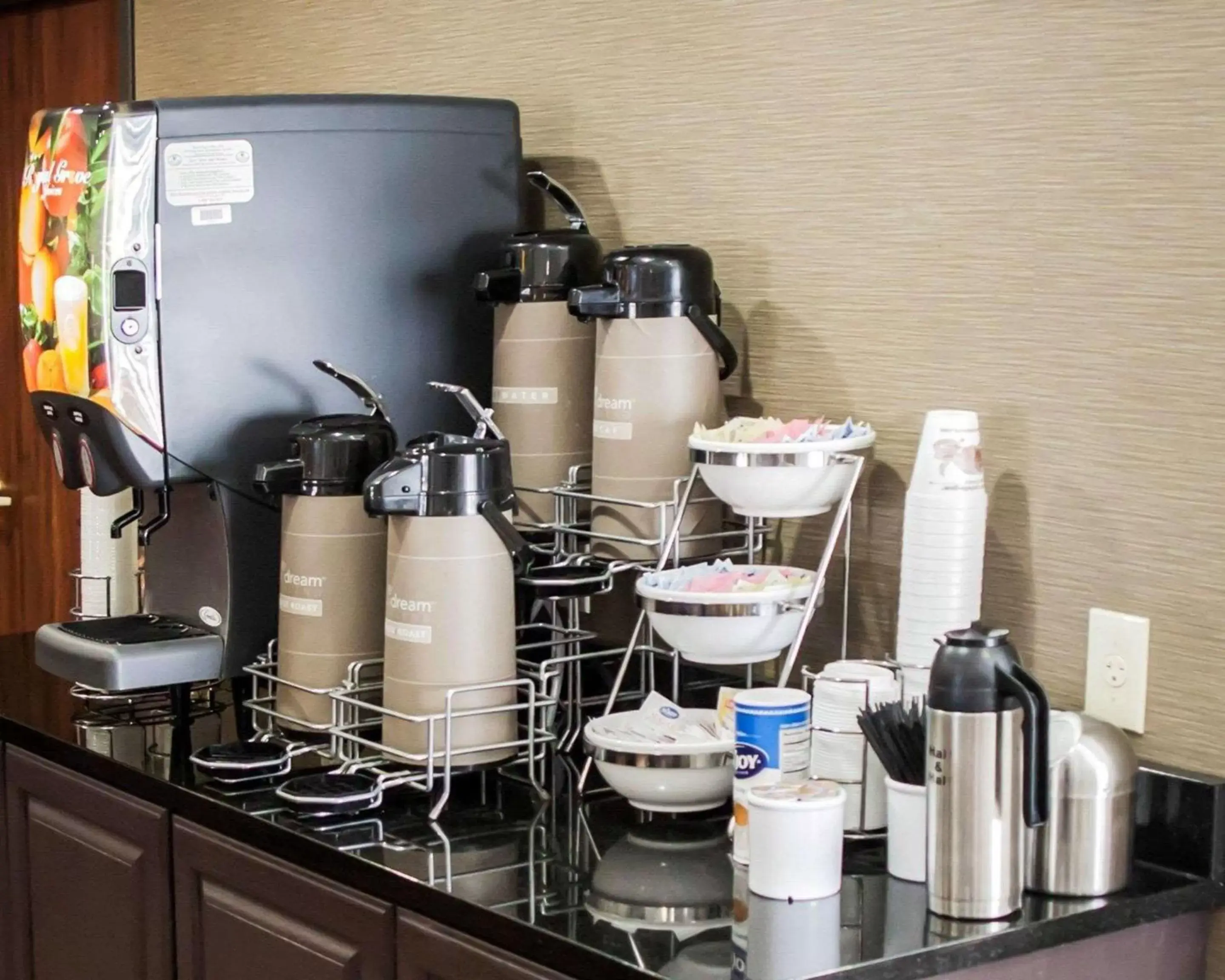 Restaurant/places to eat in Garner Hotel Topeka West by IHG Restaurant/places to eat in Garner Hotel Topeka West by IHG