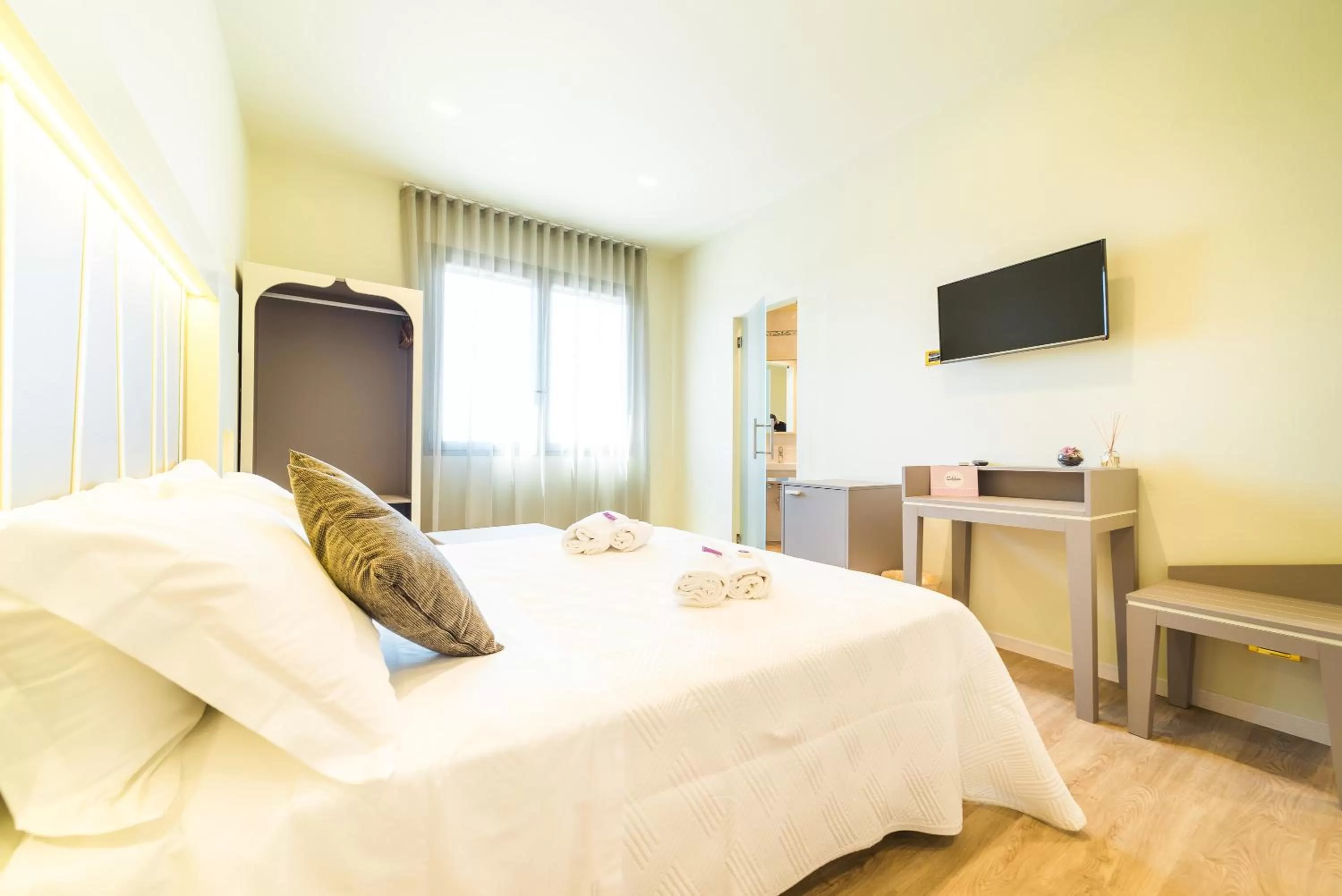 Photo of the whole room, Bed in Hotel Calaluna