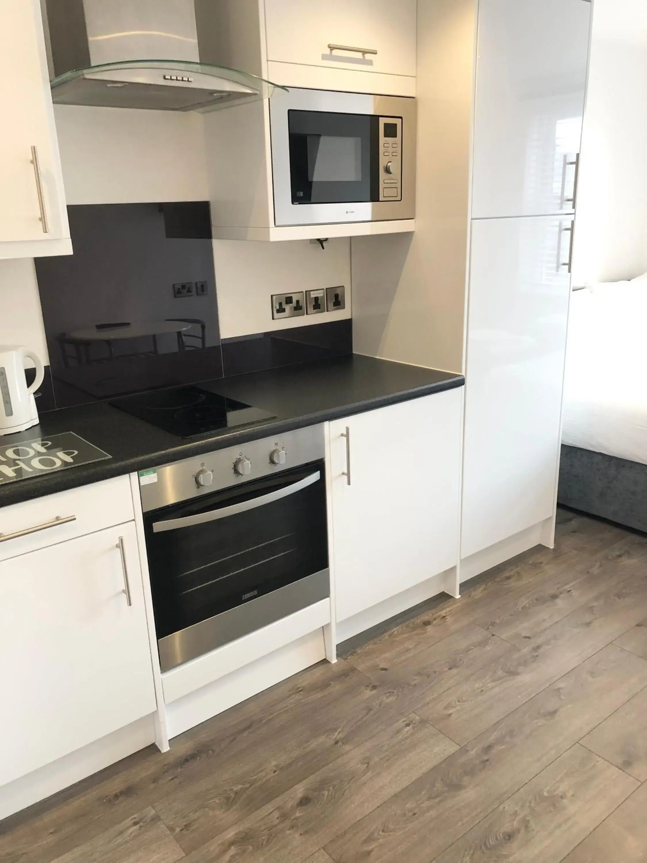 Kitchen or kitchenette, Kitchen/Kitchenette in FoxHouse Studio Apartments