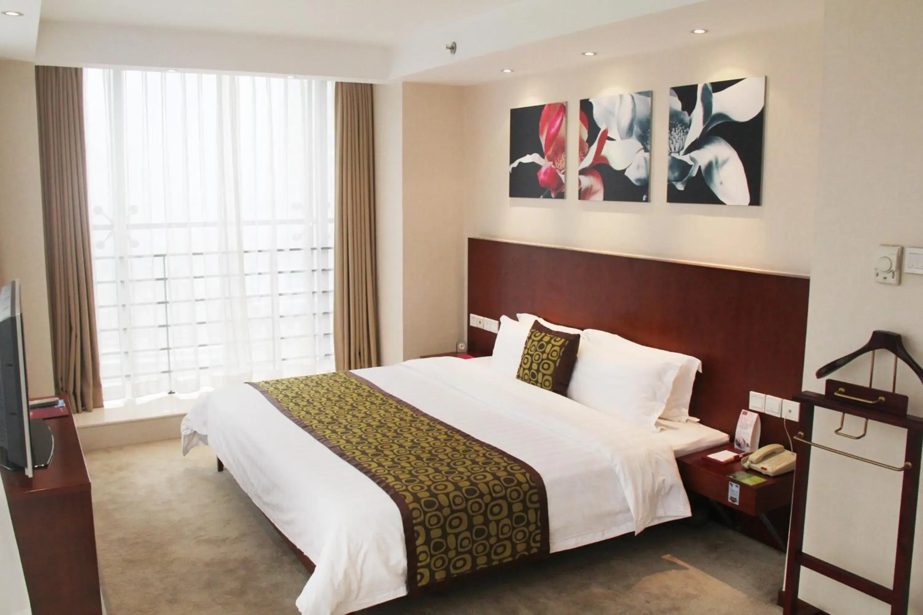 Bed in Mercure Wanshang Beijing Hotel