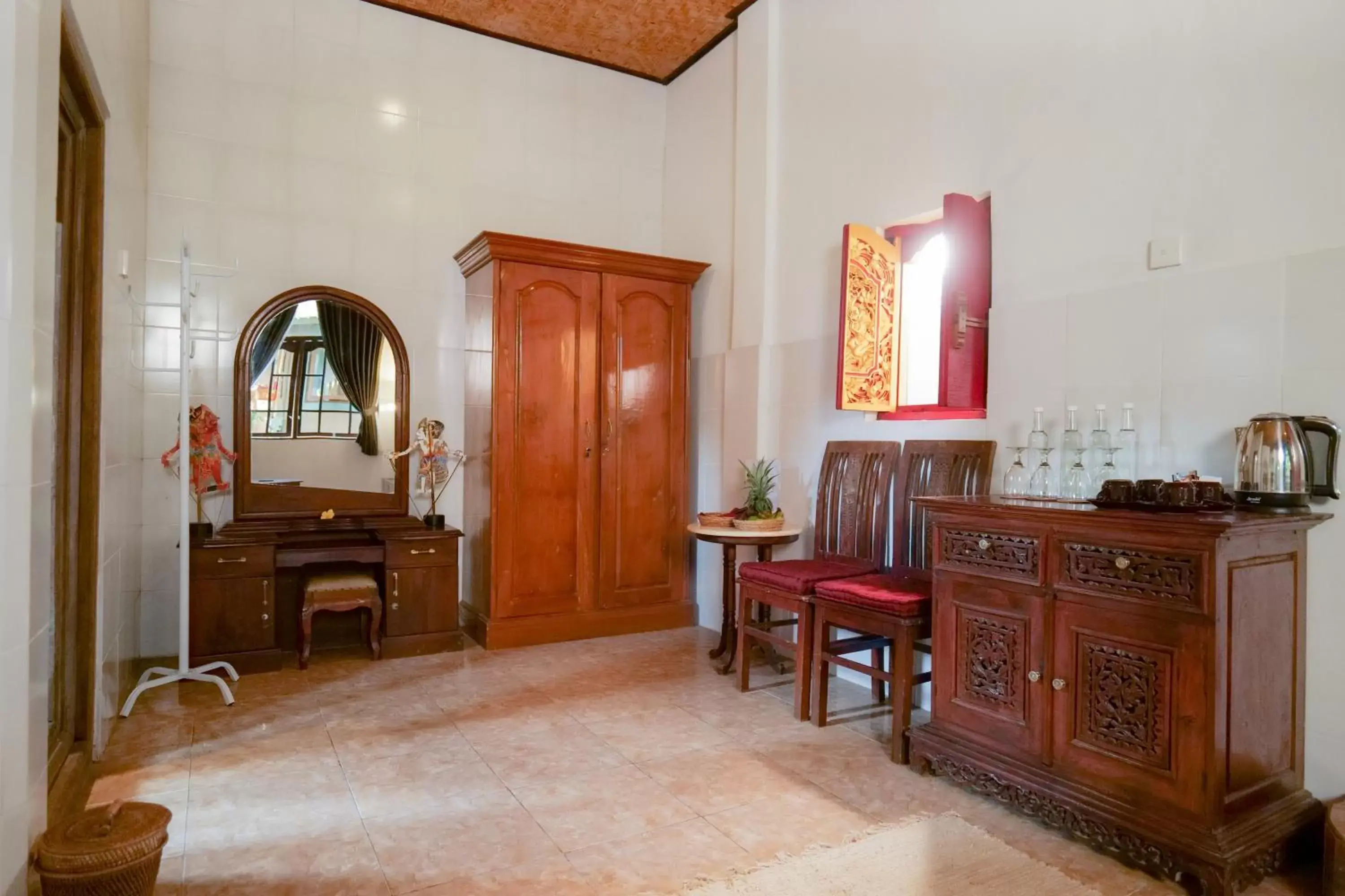 hair dresser, Seating Area in Gayatri