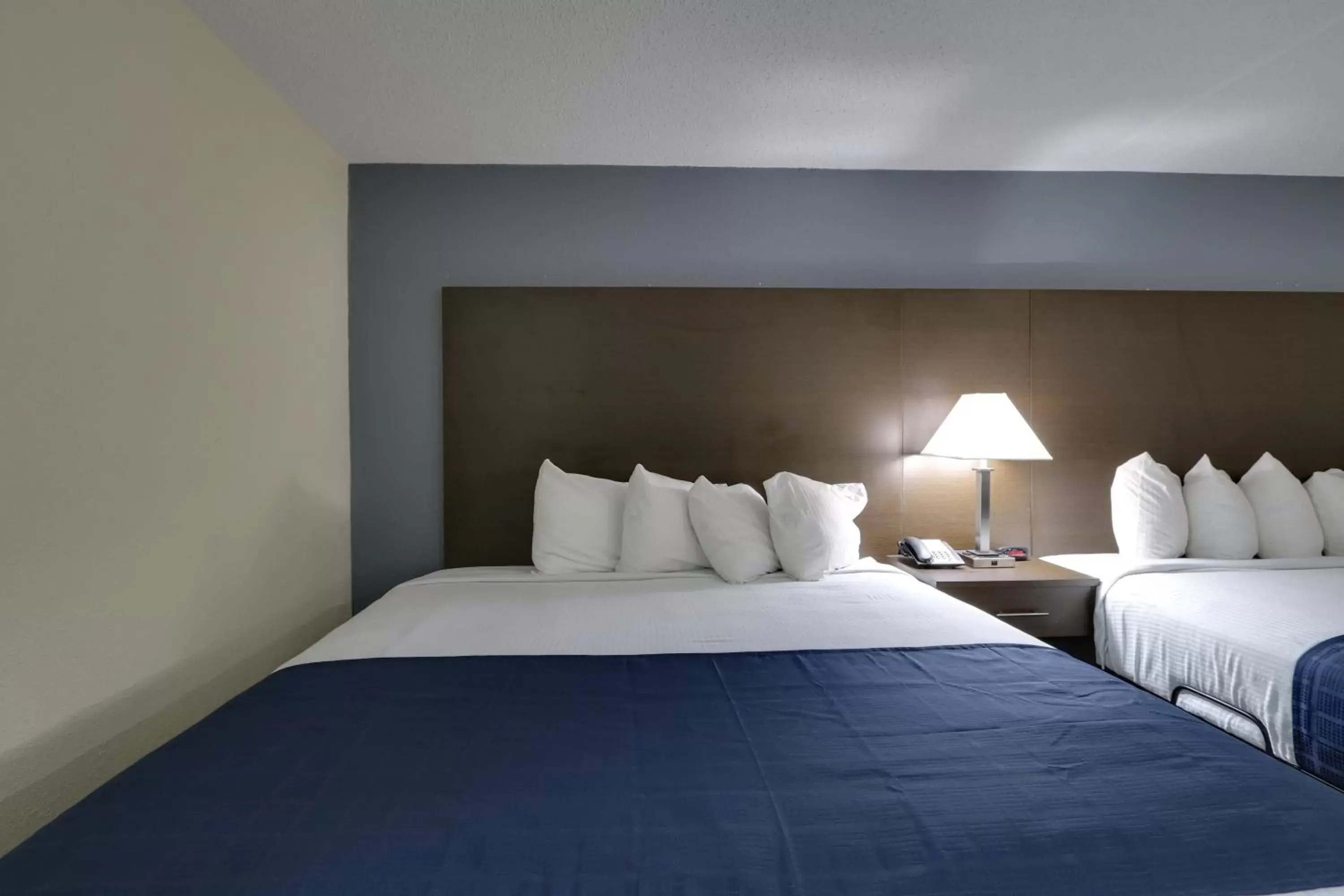 Bed in Baymont by Wyndham Ridgeland I-95 Bed in Baymont by Wyndham Ridgeland I-95