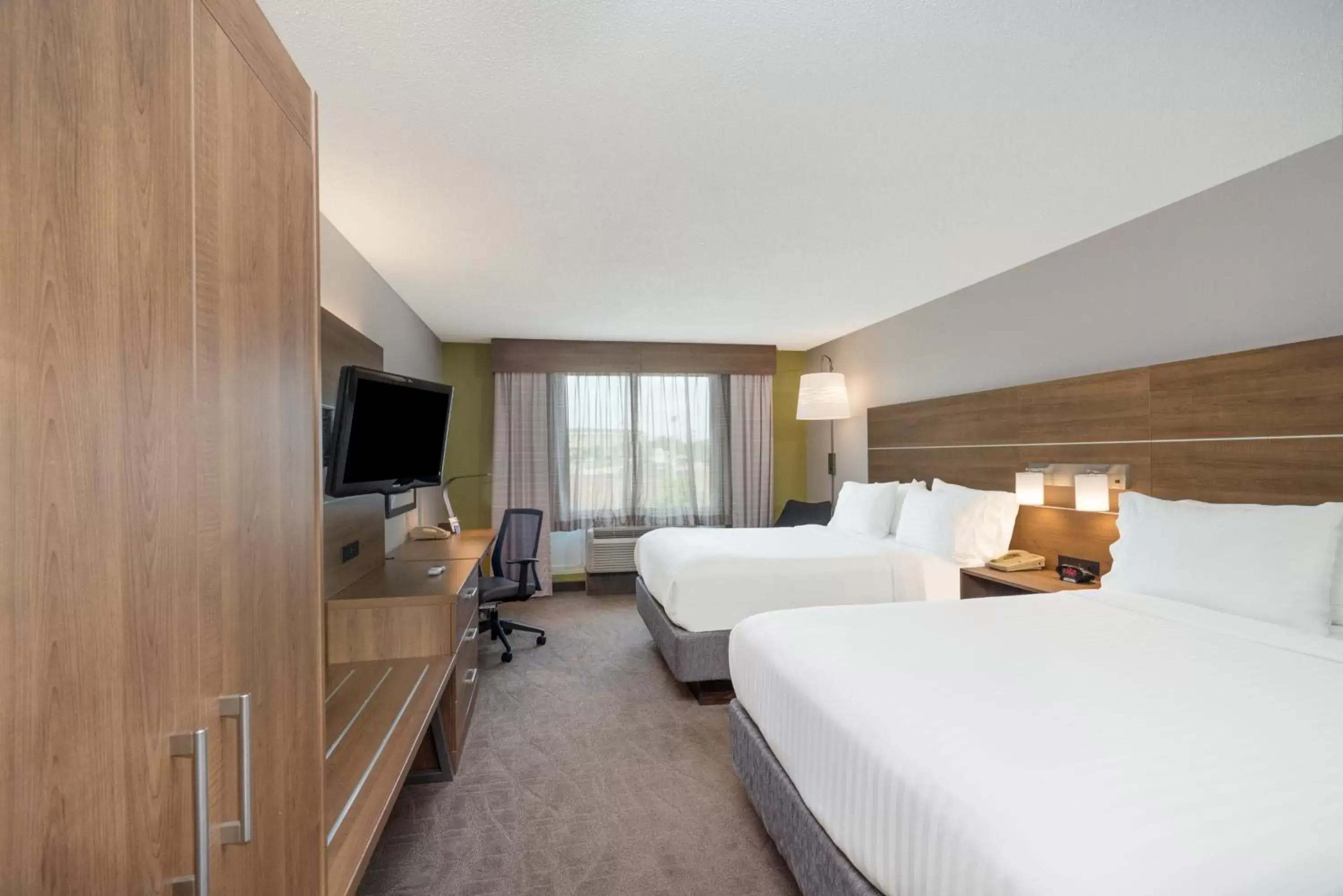 Photo of the whole room in Holiday Inn Express Hotel & Suites Frankfort, an IHG Hotel