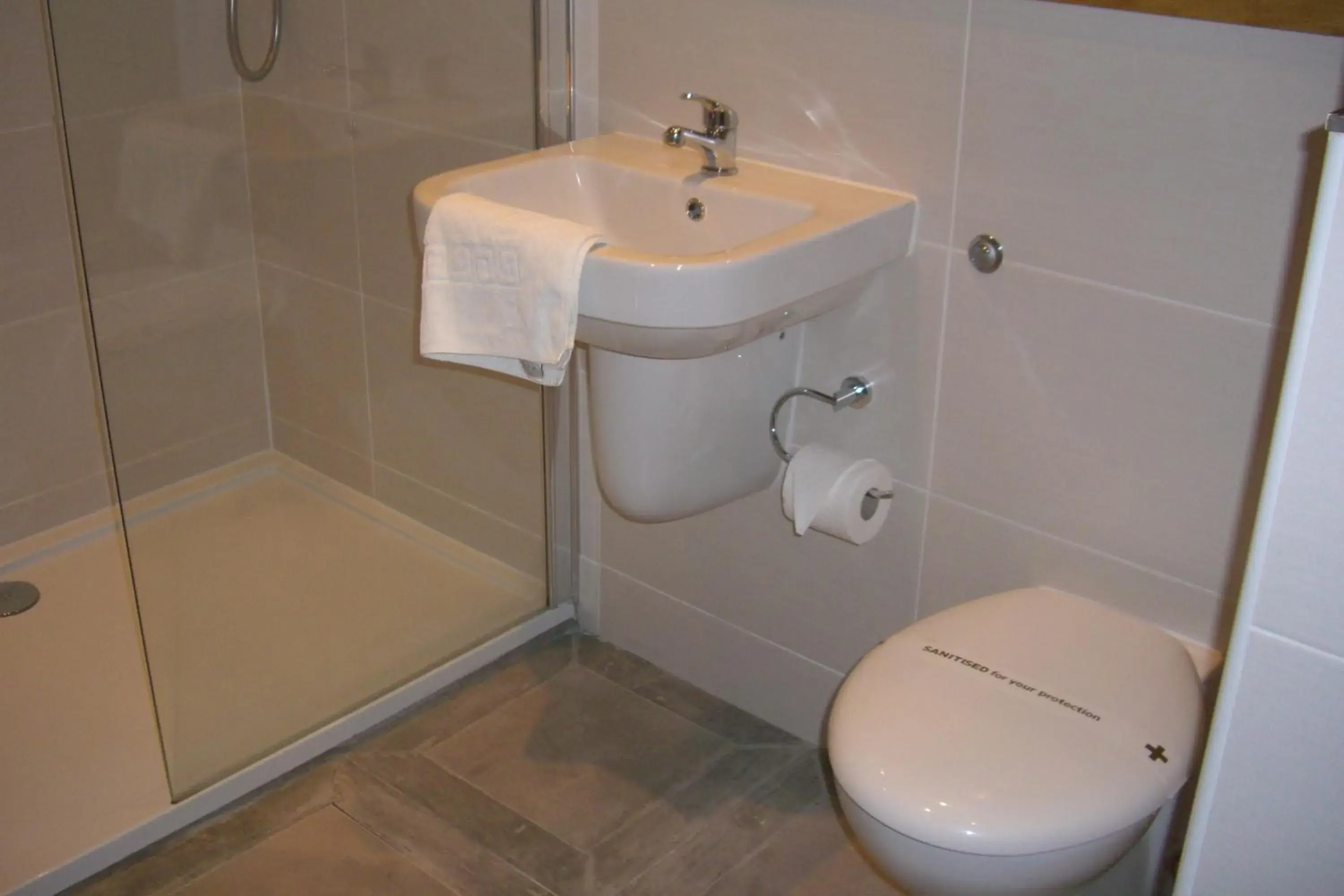 Bathroom in Ash Farm Country House