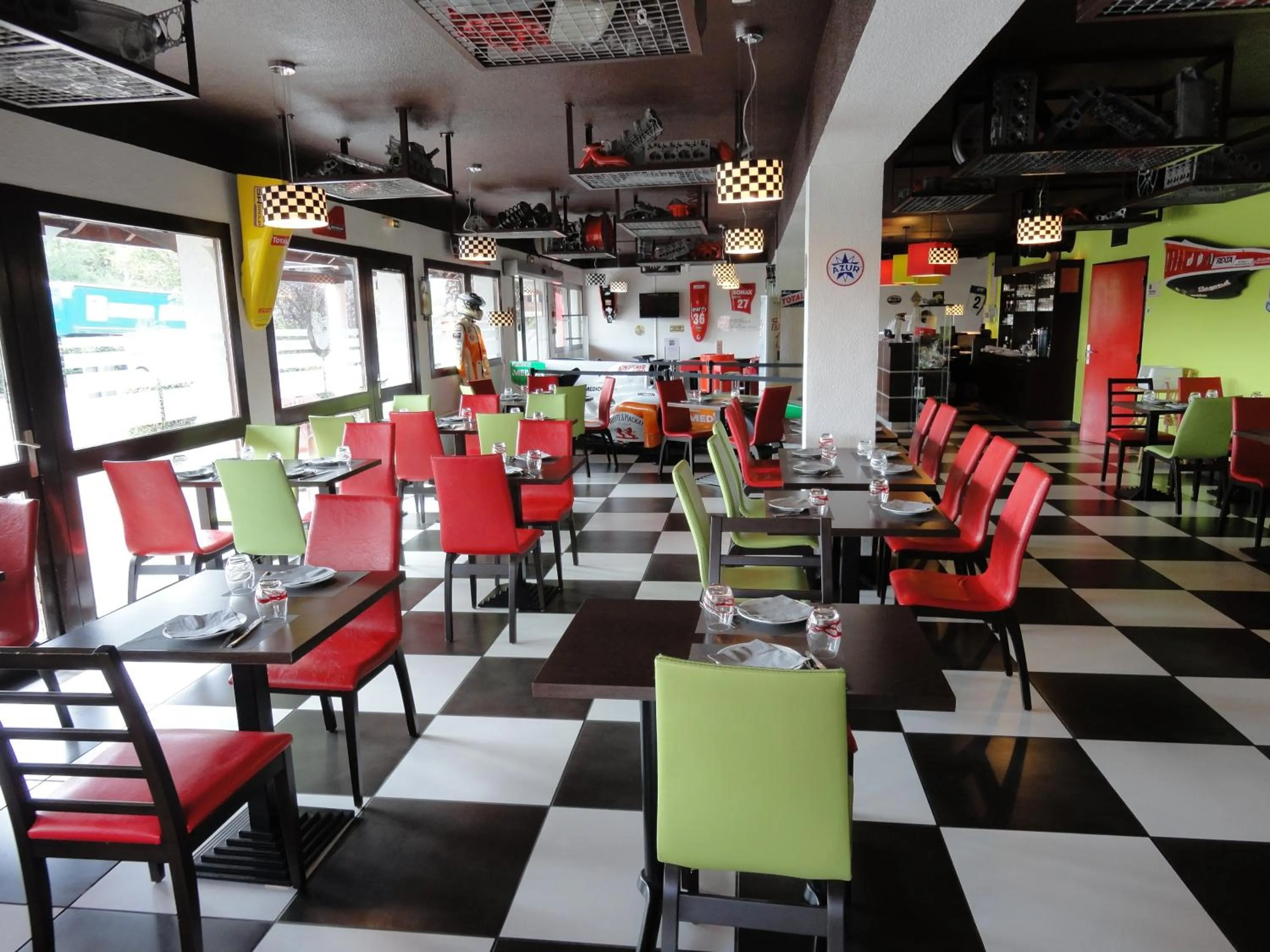 Restaurant/places to eat in Enzo Hotels Vierzon by Kyriad Direct