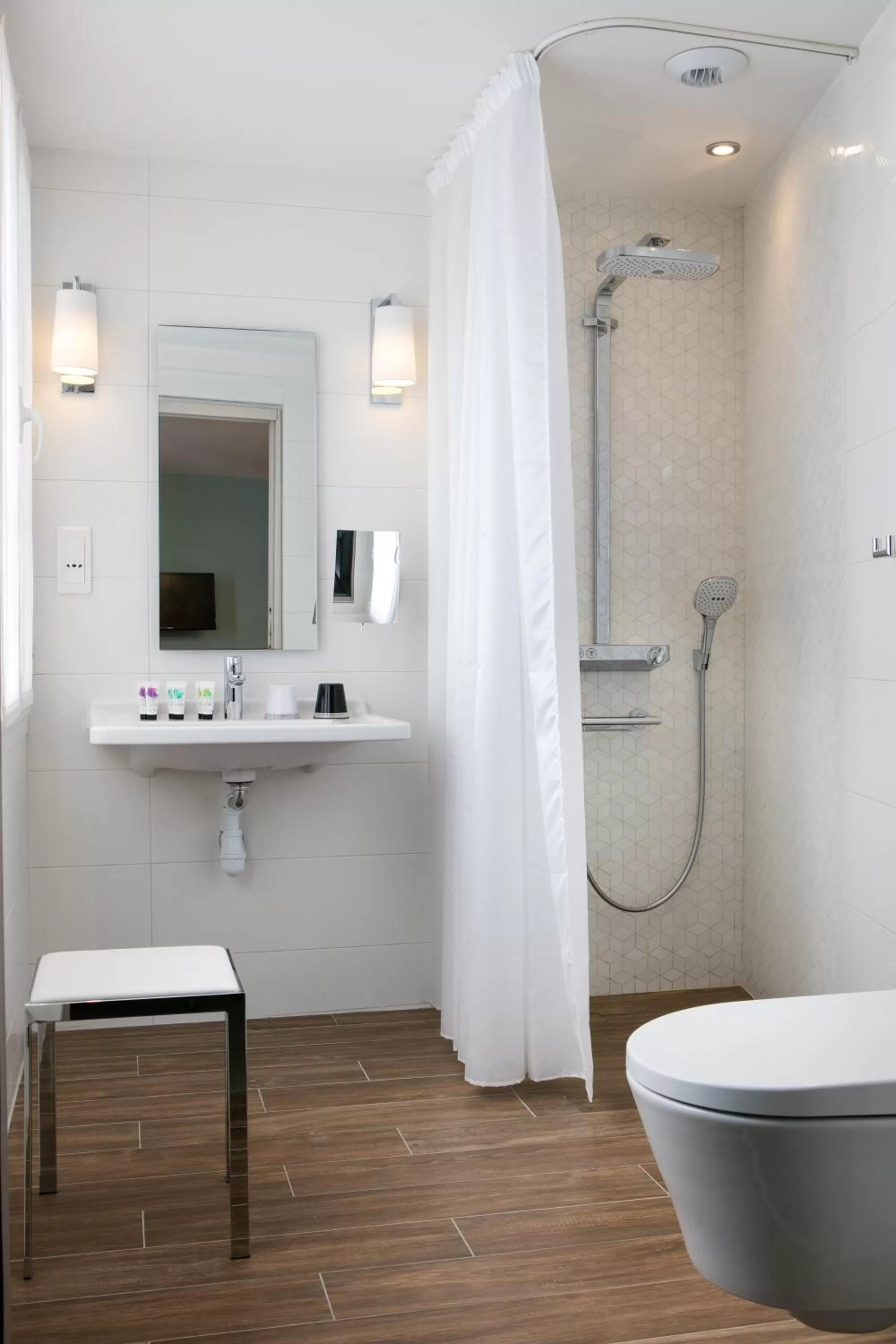 Bathroom in Hotel des Nations Saint Germain