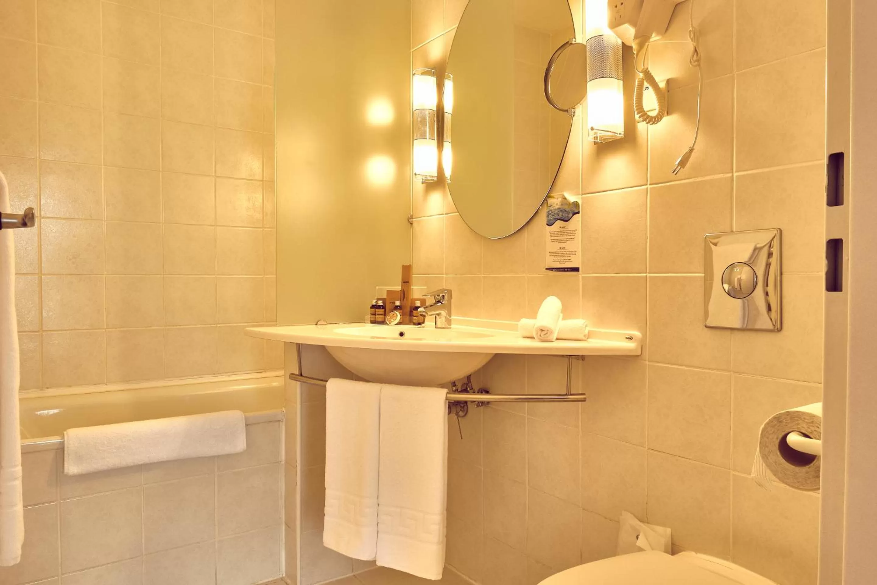 Bathroom in Continental Forum Bucuresti Palatul Parlamentului