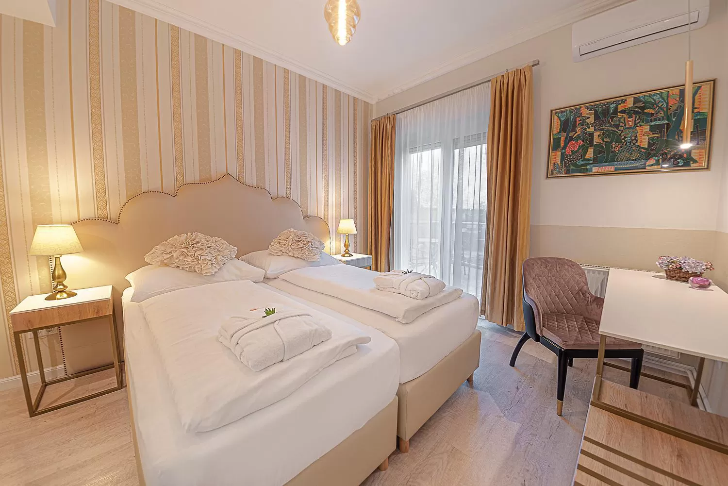 Photo of the whole room, Bed in Casablanca Panzió