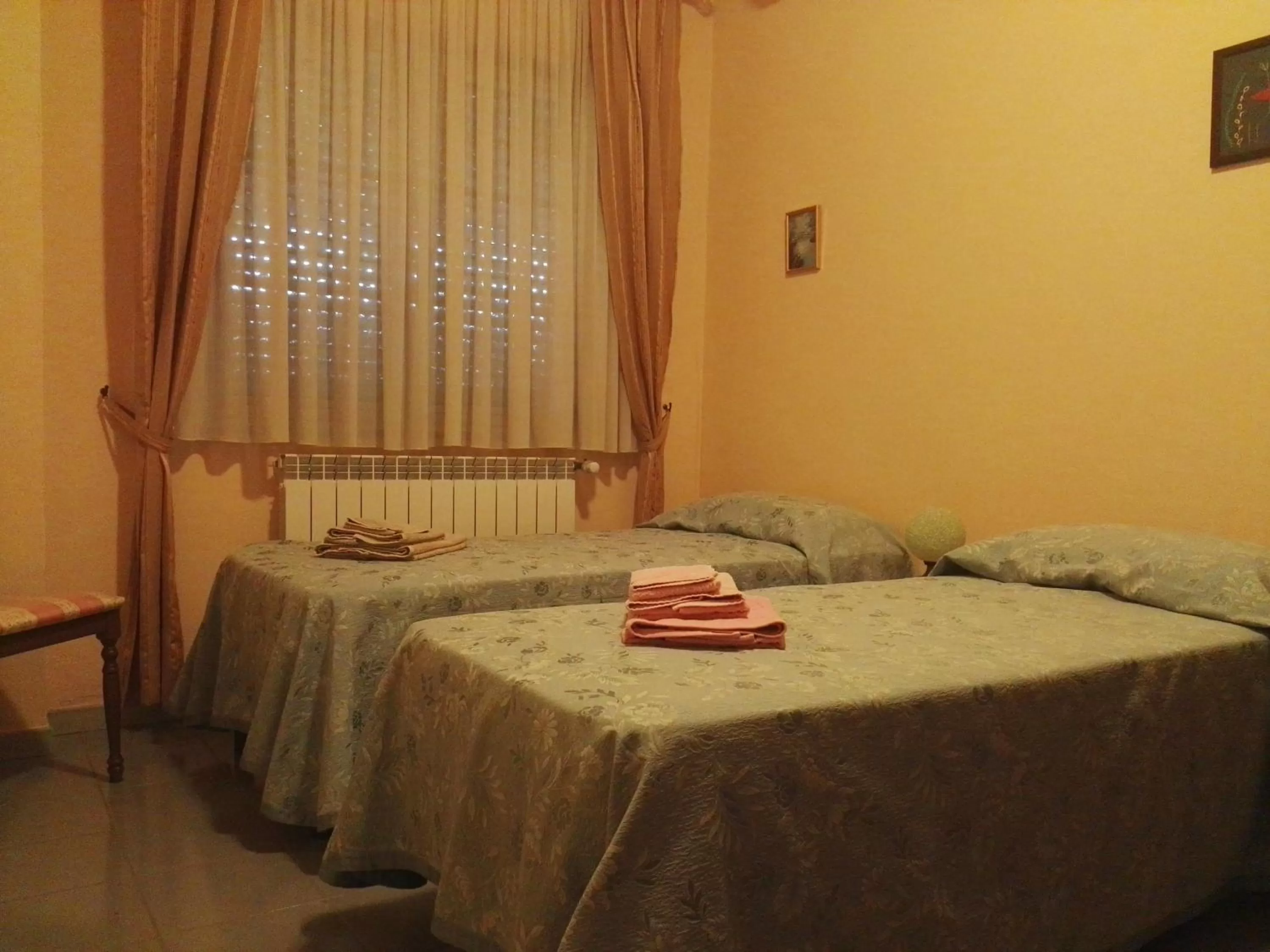 Photo of the whole room, Bed in B&B Esperança