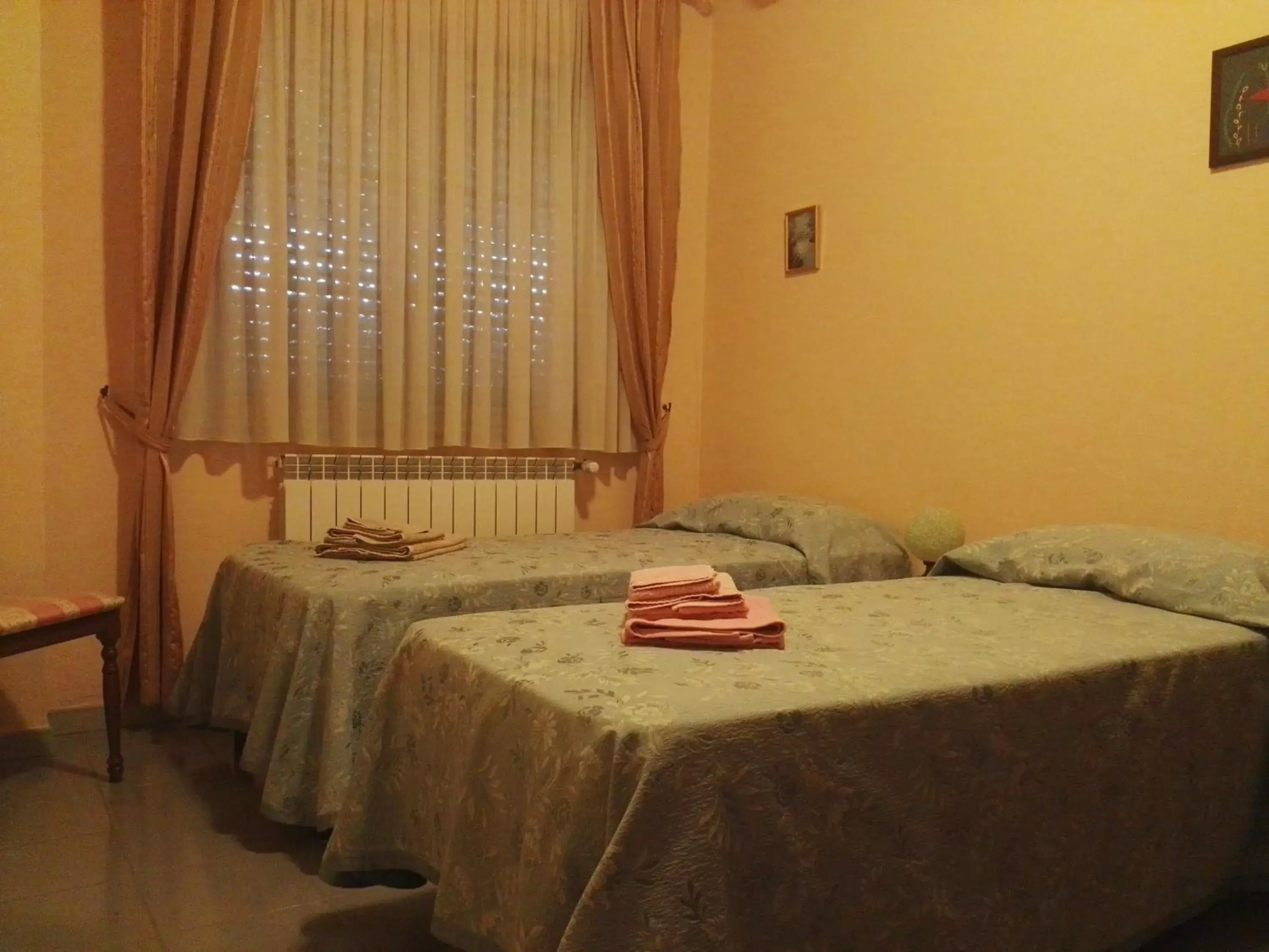 Photo of the whole room, Bed in B&B Esperança