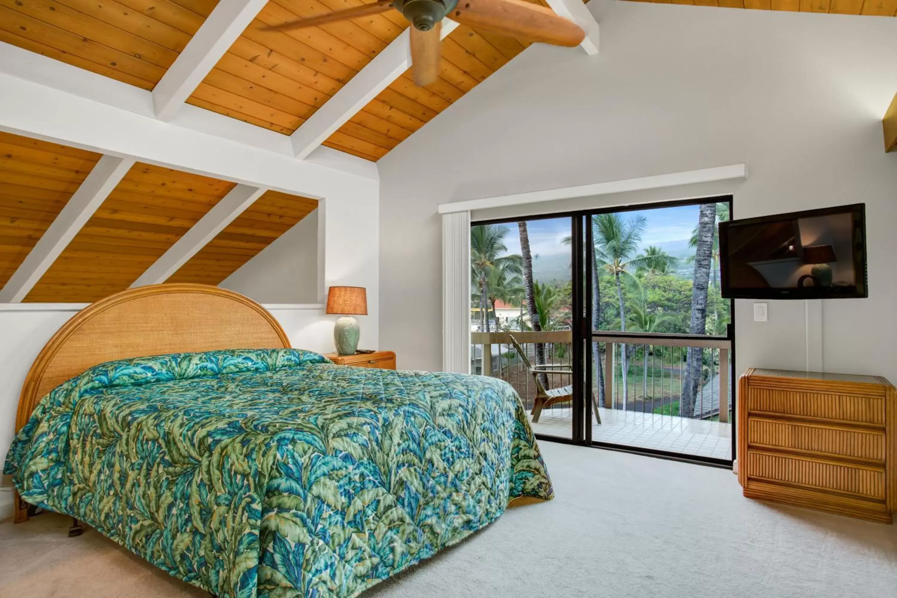 Bed in Kanaloa at Kona by Castle Resorts & Hotels